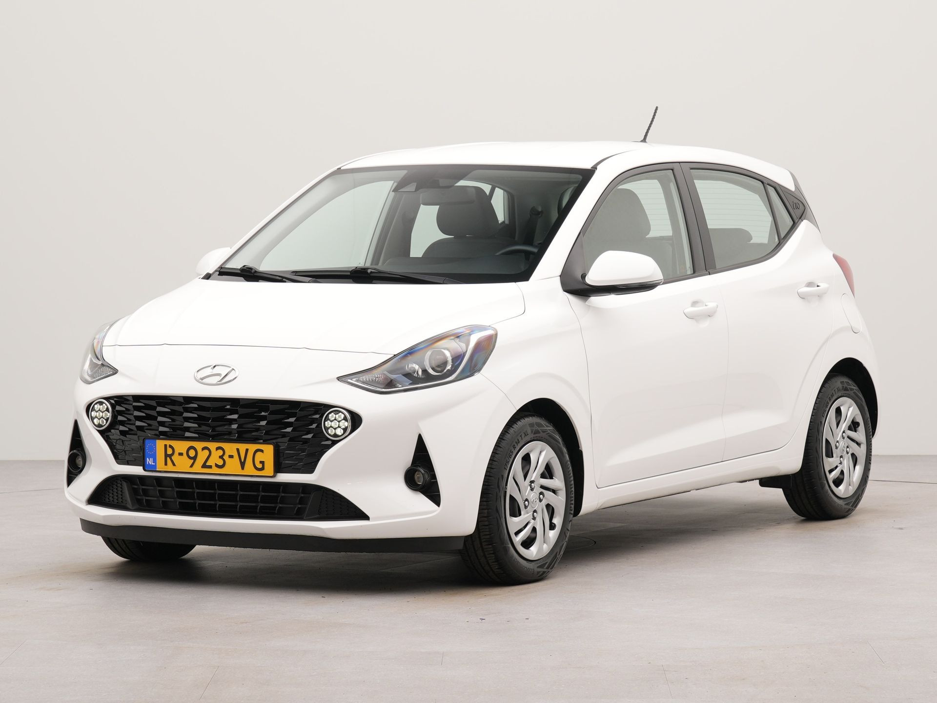 Hyundai i10 1.0 Premium | Apple Carplay | Bluetooth | Navigatie | Armsteun bestuurdersstoel | Achteruitrij camera | Parkeersensoren achter | Cruise control |