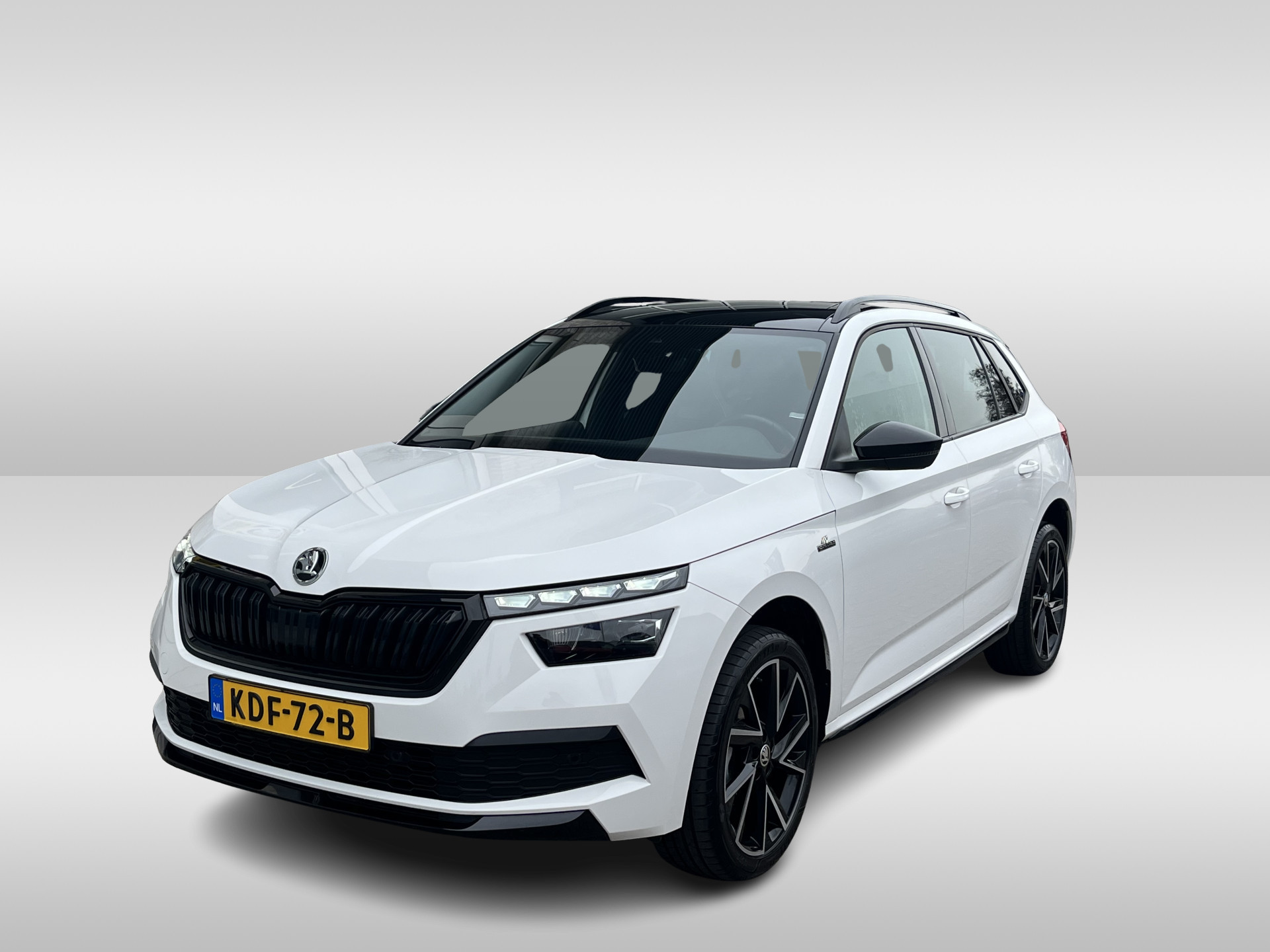 Škoda Kamiq 1.0 TSI Monte Carlo / AUTOMAAT/ PANO/ ELEK.ACHTERKLEP/ STOELVERWARMING/ PARK.SENSOREN V+A/ CAMERA/ KEYLESS/ CRUISE CONTROL/ SMARTLINK/ VIRTUAL COCKPIT/ NAVI/ DAB/ CLIMA/ LED/ 18'' LMV