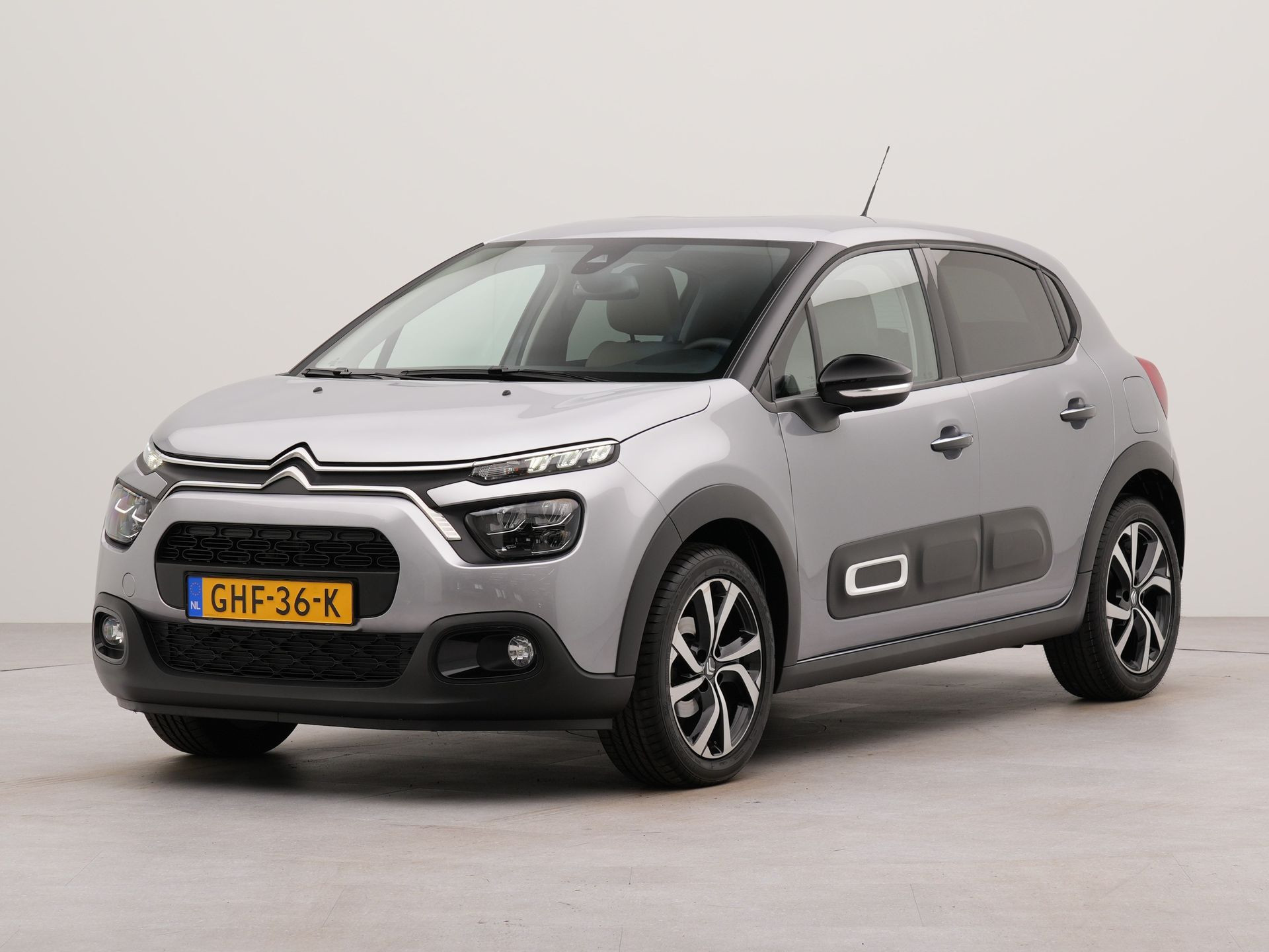 Citroën C3 1.2 PureTech Max | Apple Carplay | Navigatie | Achteruitrij camera | Start/stop systeem | Parkeersensoren achter | Cruise control | Bluetooth |