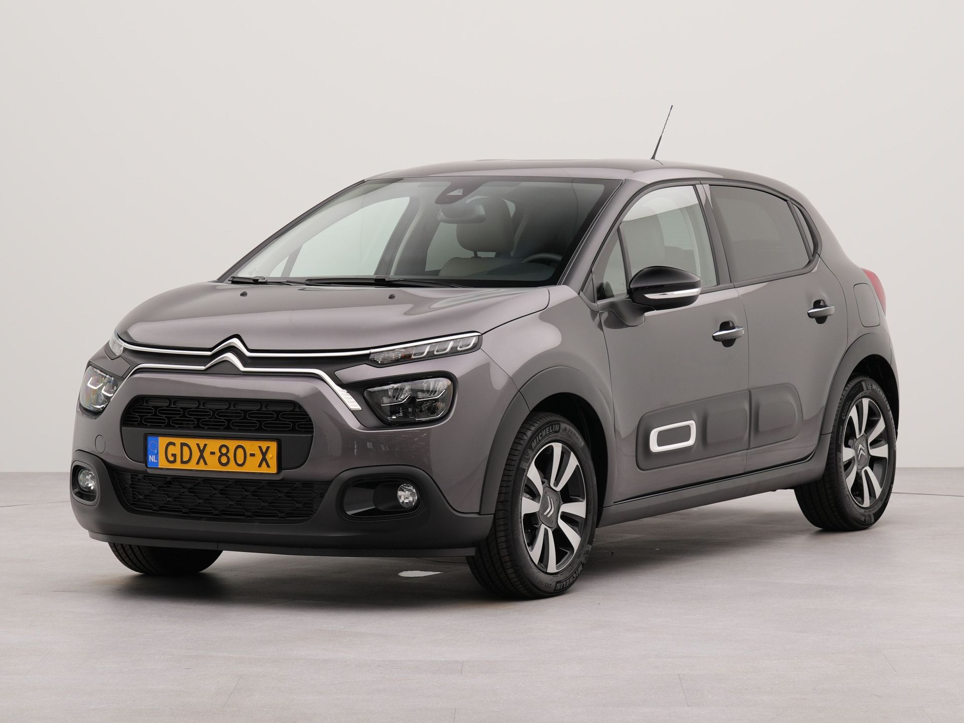 Citroën C3 1.2 PureTech Max | Apple Carplay | Navigatie | Achteruitrij camera | Parkeersensoren achter |