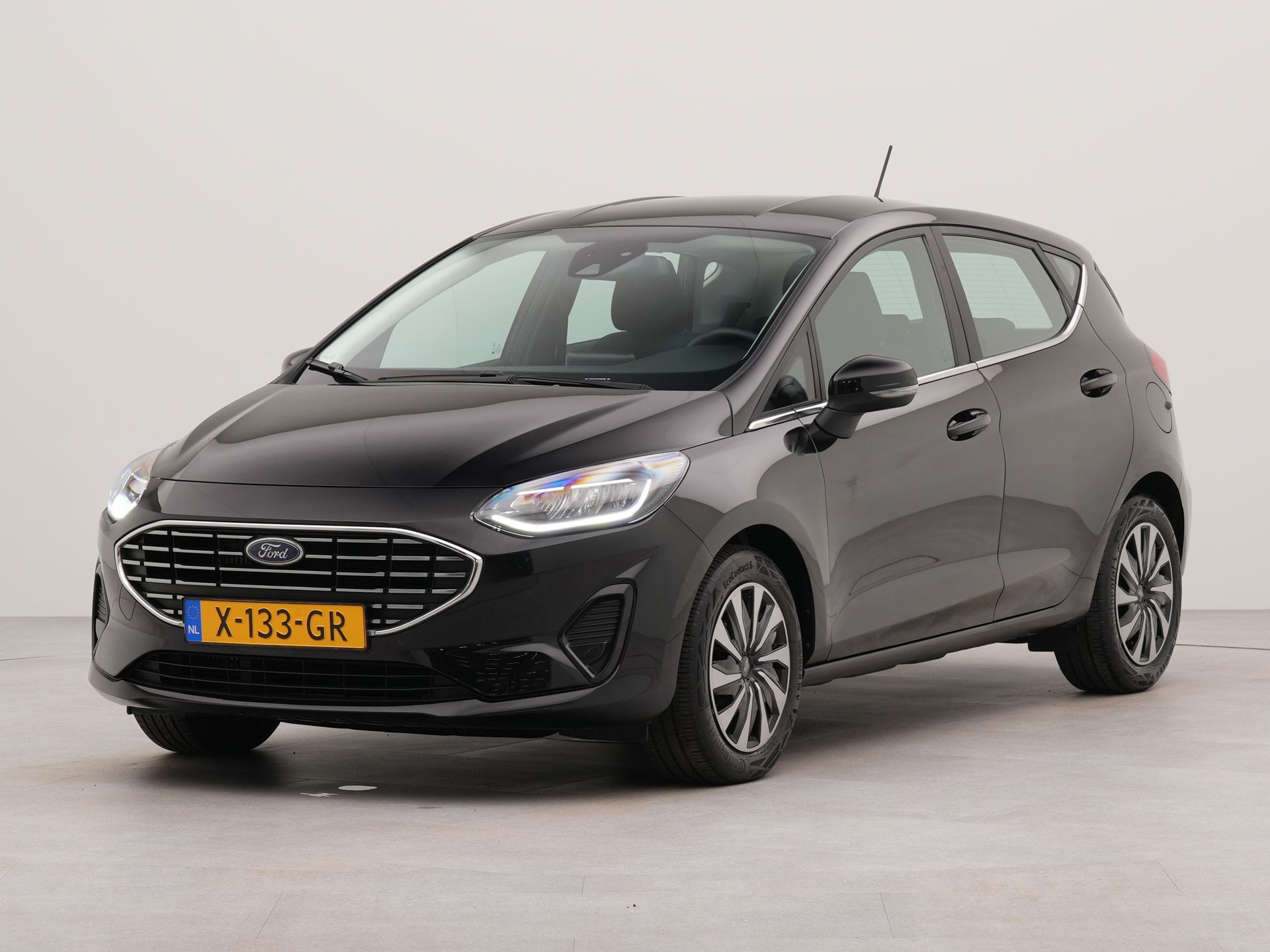 Ford Fiesta 1.0 EcoBoost Hybrid Titanium | Apple Carplay | Bluetooth | Spraakbediening | Airco | Parkeersensoren achter |