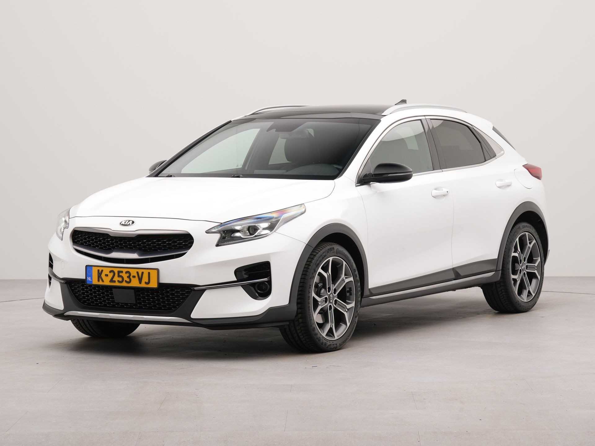 Kia XCeed 1.5 T-GDI MHEV DynamicPlusLine | Apple carplay | Android auto | Achteruitrij camera | Navigatie | Voorstoelen verwarmd | Parkeersensoren voor | Panorama dak |