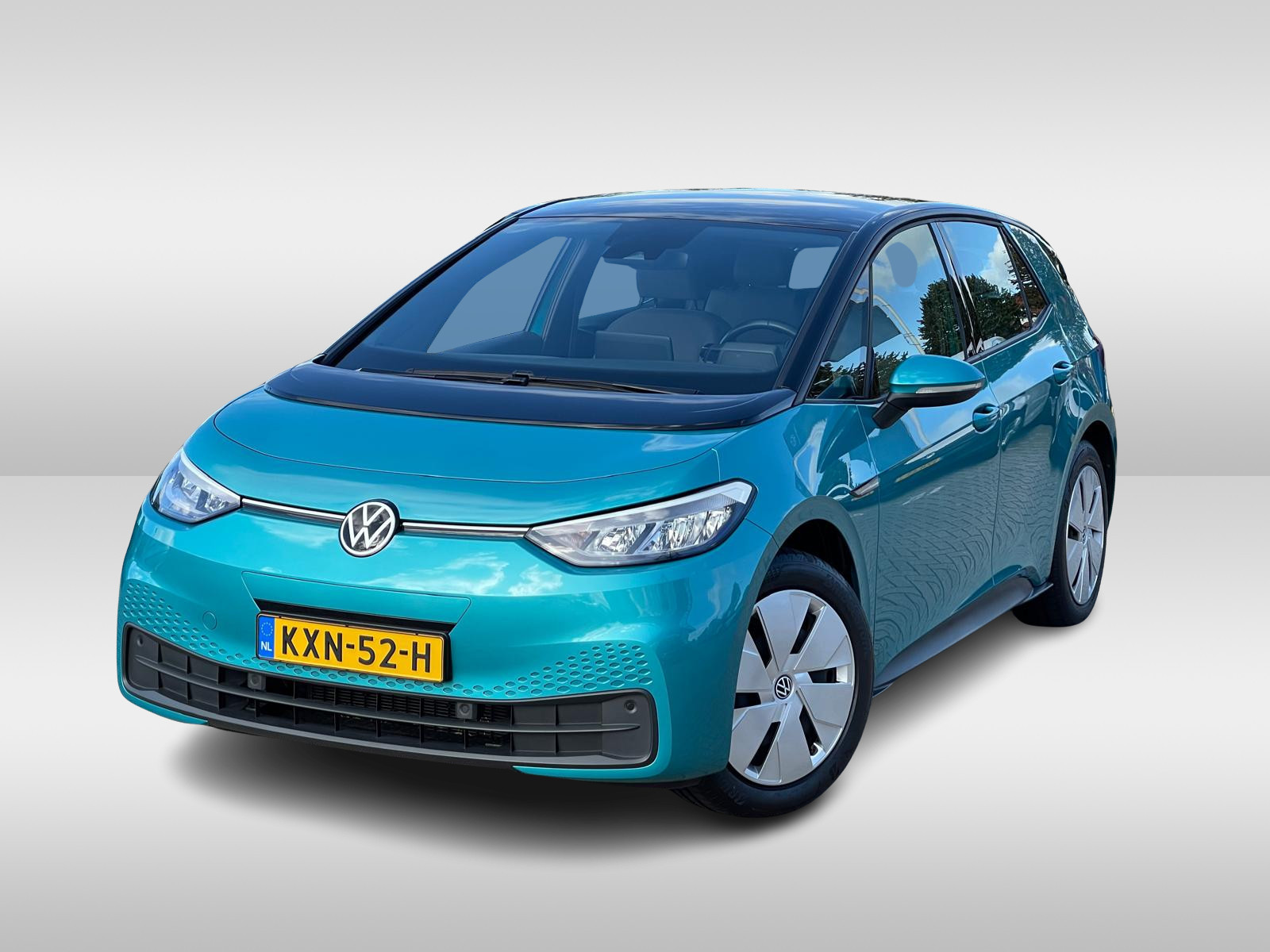 Volkswagen ID.3 Pure Performance 150PK 45 kWh / Parkeersensoren V+A / Stoelverwarming / App Connect / 18'' Staal / VW