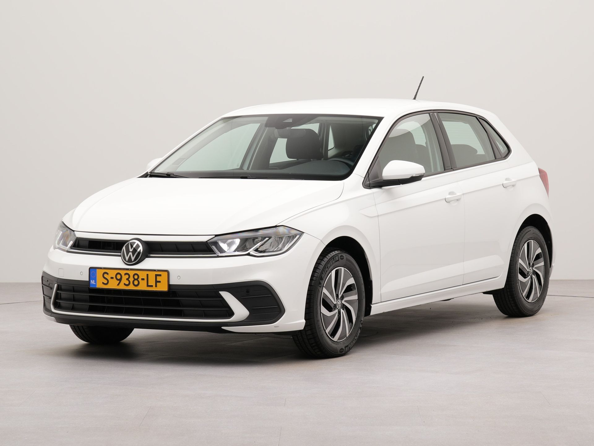 Volkswagen Polo 1.0 TSI Life Business | Apple Carplay | Navigatie | Parkeersensoren voor en achter | Voorstoelen verwarmd | Start/stop systeem | Bluetooth | Cruise control | Regensensor |