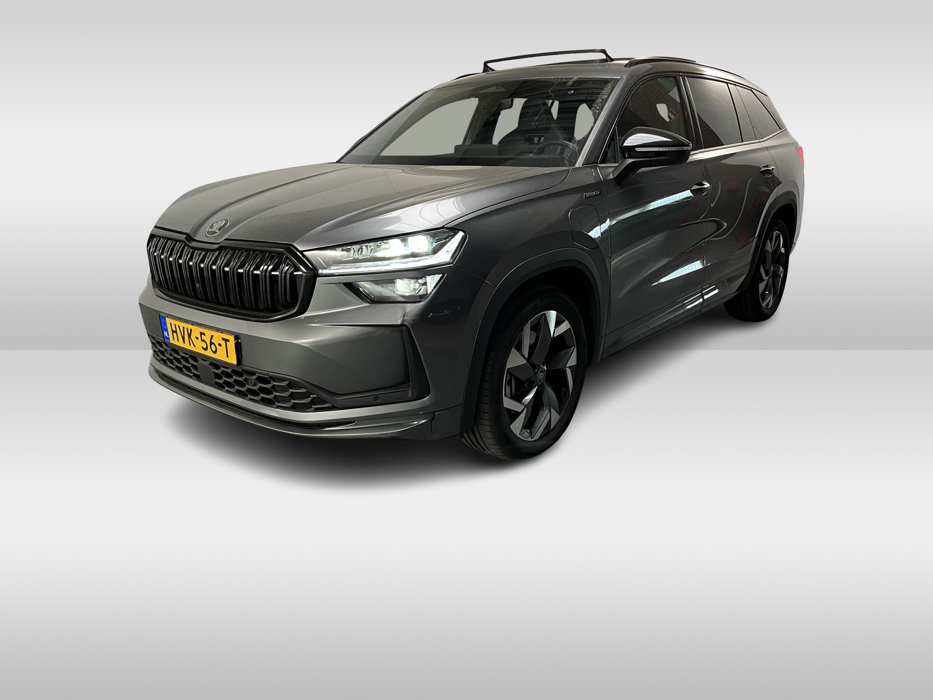 Škoda Kodiaq 1.5 TSI PHEV Sportline Business / AUTOMAAT/ GARANTIE TM 07-2029/ PANO/ TREKHAAK/ ACC/ STUUR+STOELVERWARM.V+A/ PARK.SENSOR.V+A/ CAMERA/ MEMORY SEAT/ DODEHOEK/ SMARTLINK/ ELEK.ACHTERKLEP/ NAVI/ DAB/ CLIMA/ 19'' LMV