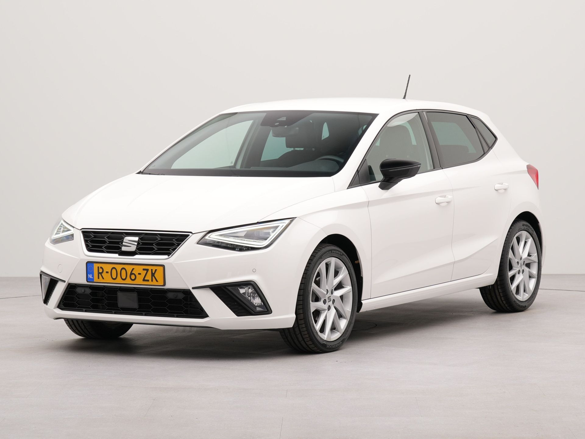 SEAT Ibiza 1.0 EcoTSI FR Business Connect | Appconnect | Bluetooth | Acheruitrij camera | Parkeersensoren voor en achter |