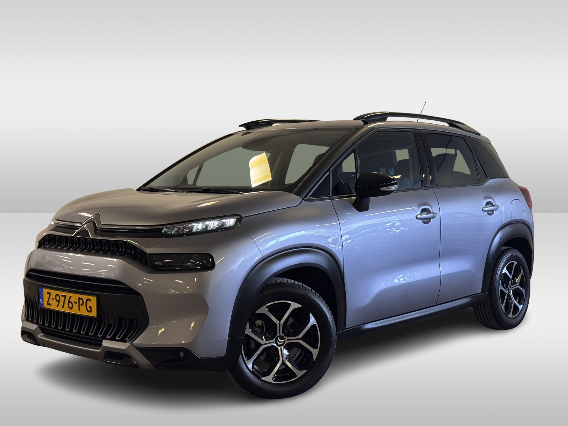 Citroën C3 Aircross 1.2 PureTech Plus | 16 inch lichtmetalen velgen | Climate control | Parkeersensoren | Cruise control | Lederen stuur | Collison warning |