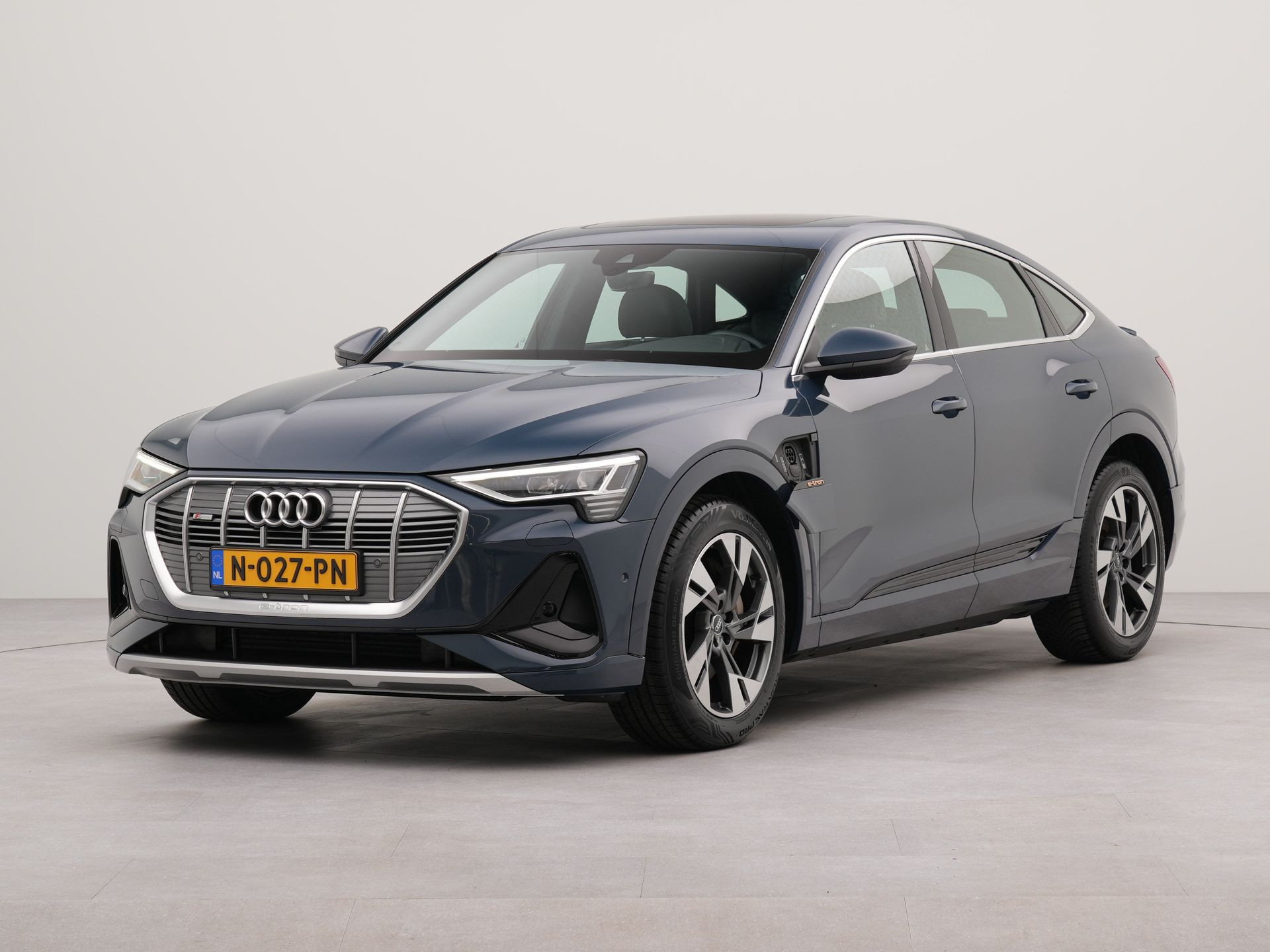 Audi e-tron Sportback 50 quattro S edition 71 kWh | SoH 92,7 % | Apple carplay | Navigatie | Achteruitrij camera | Wifi | Parkeersensoren voor en achter | Electr.bedienbare voorstoelen -bestuurdersstoel met geheugen | Spraakbediening | Stoel