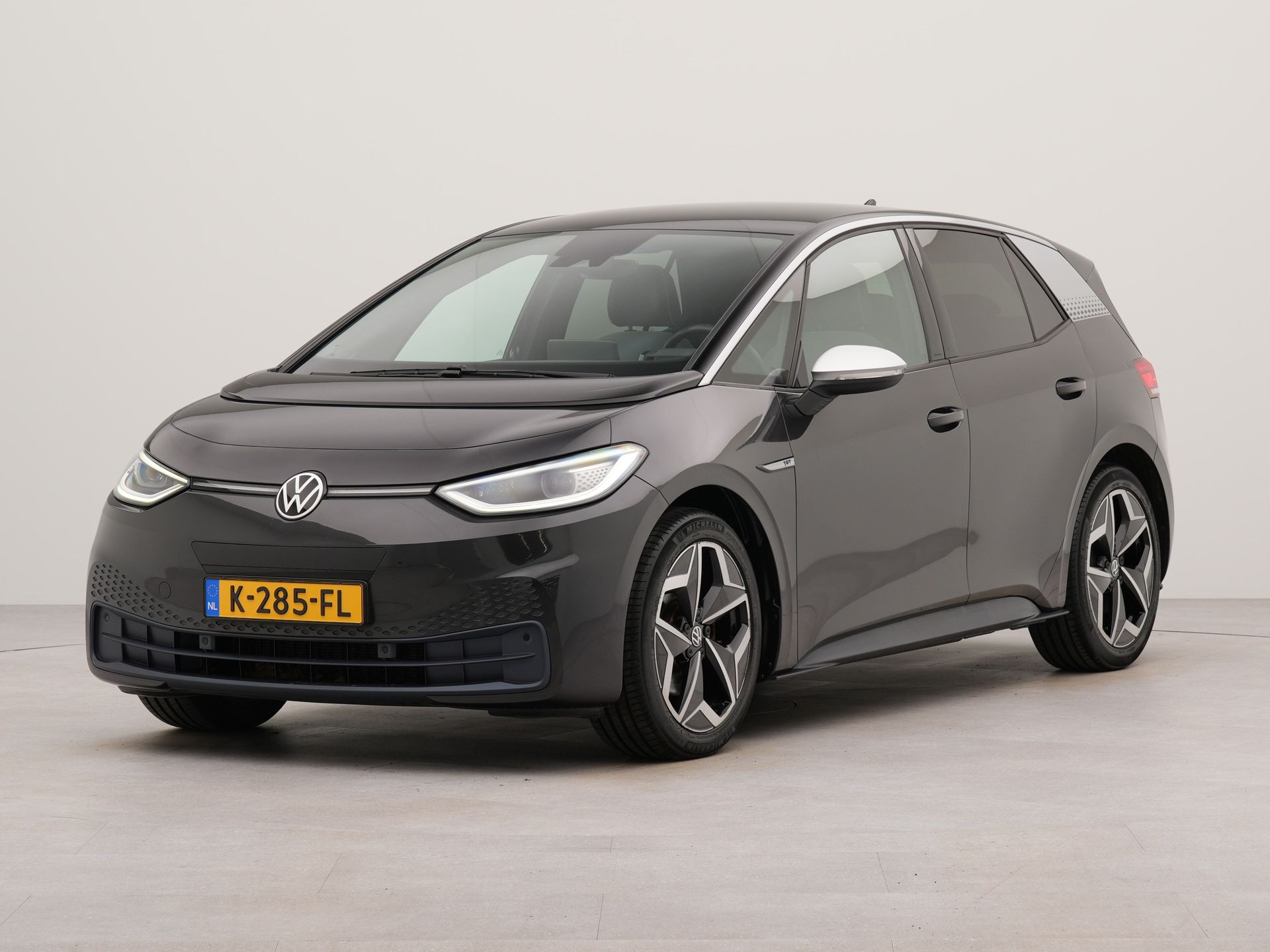 Volkswagen ID.3 First Plus 58 kWh | SoH 94,3%  | Apple Carplay | Navigatie | Voorstoelen verwarmd | Wifi |  Spraakbediening | Achteruitrij camera | Parkeersensoren voor en achter |