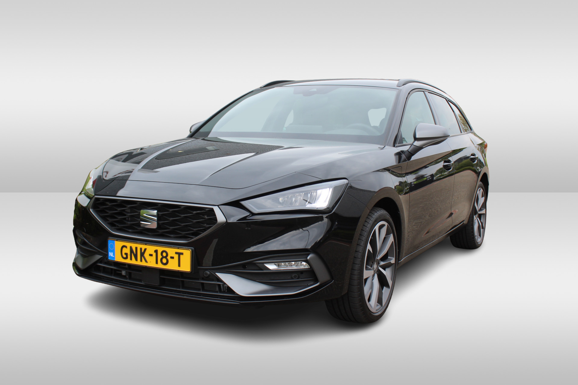 SEAT Leon Sportstourer 1.5 TSI e-Hybrid FR PHEV First Edition 130 km range / Camera / Navigatiesysteem
