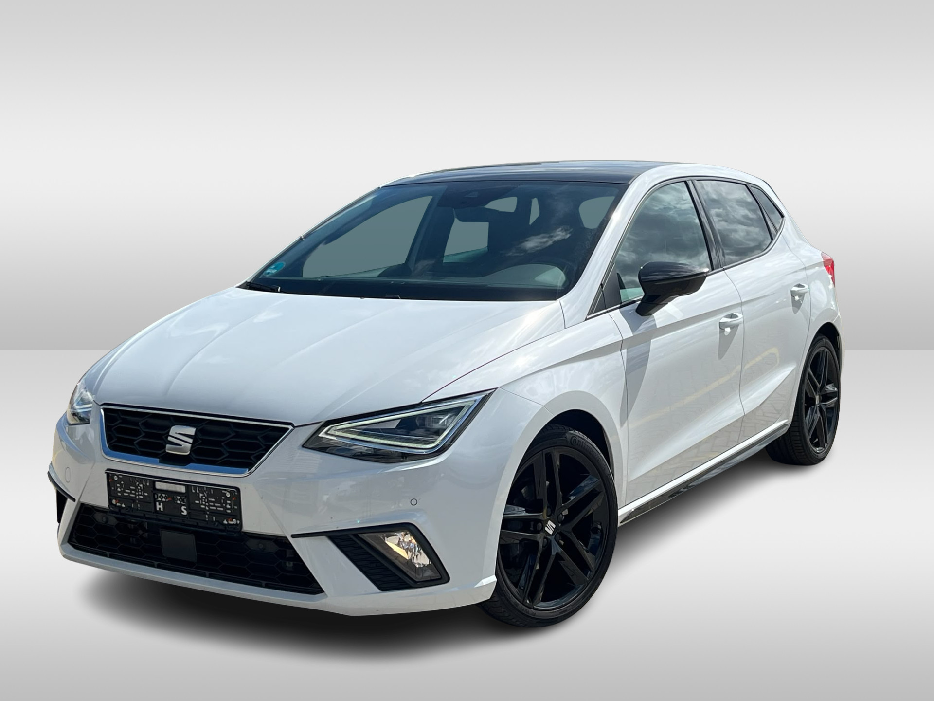 SEAT Ibiza 1.0 TSI 110pk FR Black Edition Panoramadak / Navigatie High / Alcantara / LED / Camera / Top sports HAL