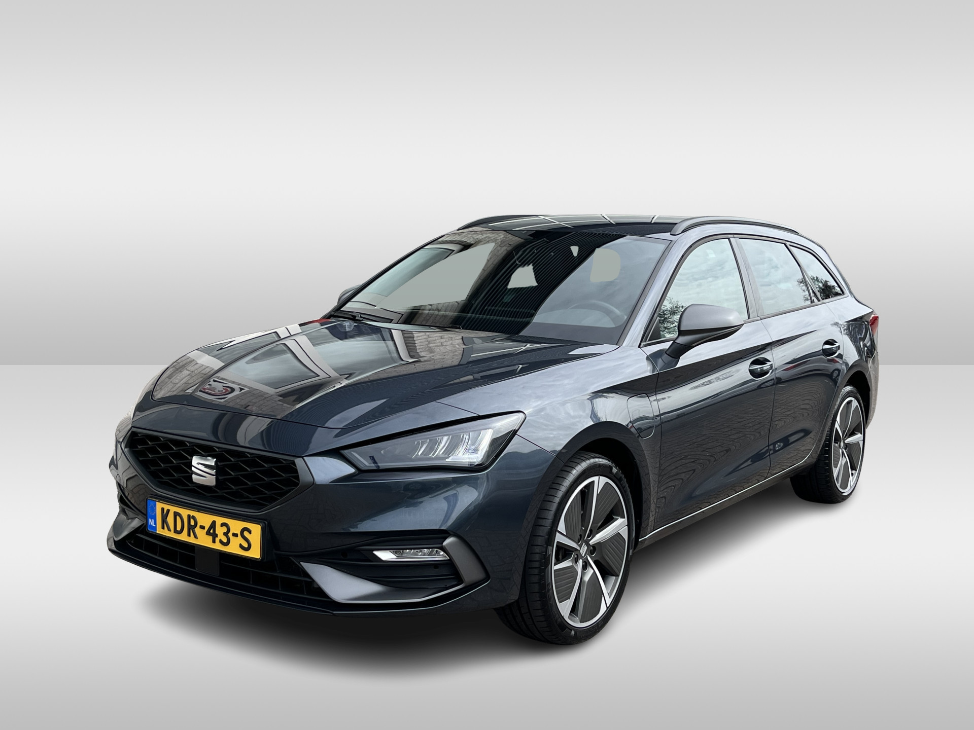 SEAT Leon Sportstourer 1.4 TSI eHybrid PHEV FR Business Intense / AUTOMAAT/ TREKHAAK/ CAMERA/ PARK. SENSOREN/ LED/ STOEL-STUURVERWARM./ ADAPT. CRUISE/ NAVI/ CLIMA/ DAB/ 18