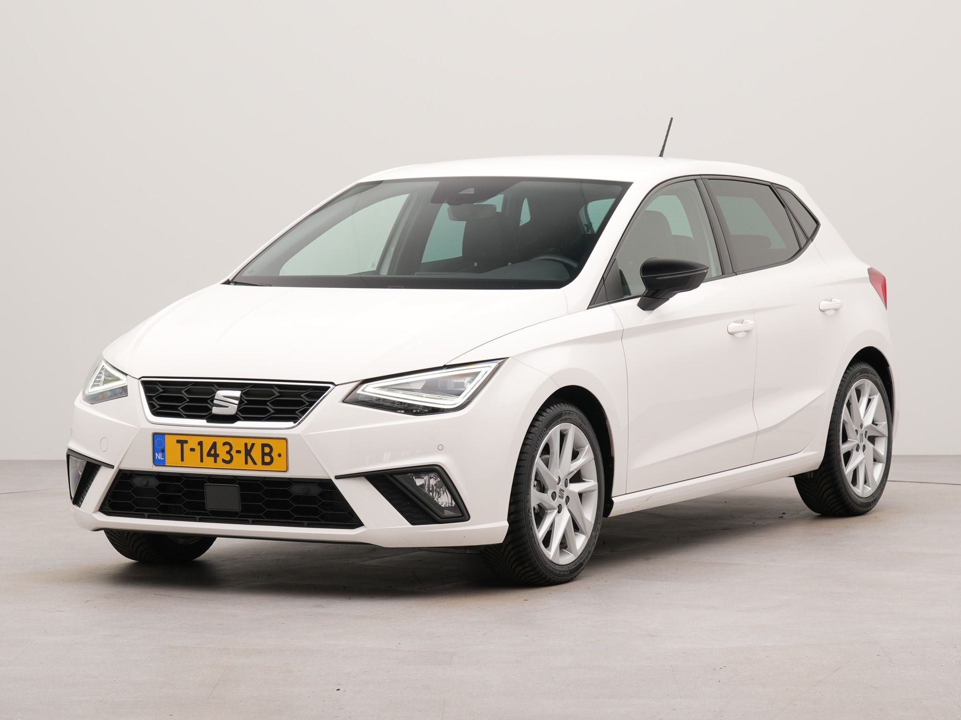 SEAT Ibiza 1.0 EcoTSI FR Business Connect | Apple Carplay | Navigatie | Parkeersensoren voor en achter | Voorstoelen verwarmd | Achteruitrij camera | Spraakbediening | Cruise control |