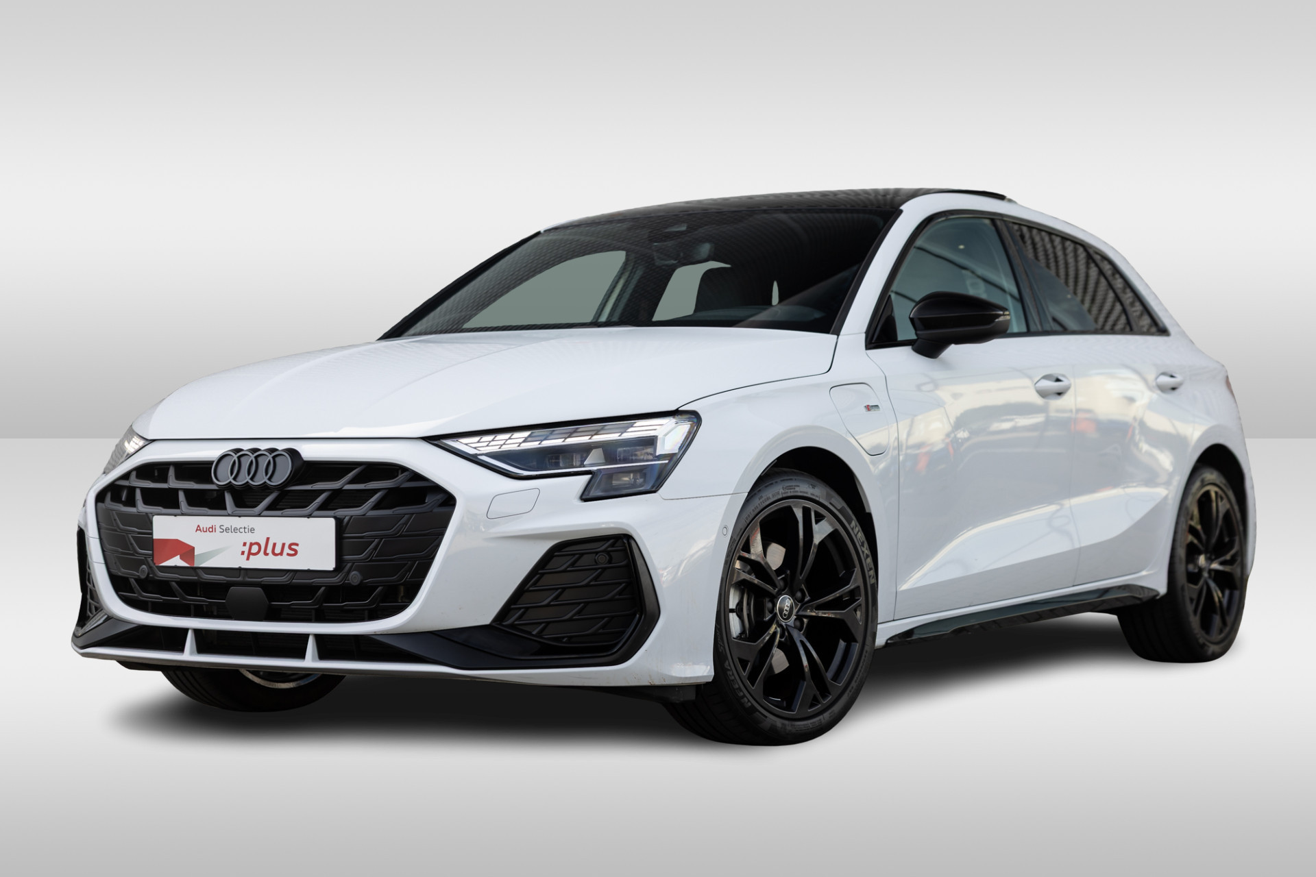 Audi A3 Sportback 40 TFSI e 204PK S edition | Panoramadak | SONOS | 18 Inch | Elektrische kofferklep | Matrix | Achteruitrijcamera |