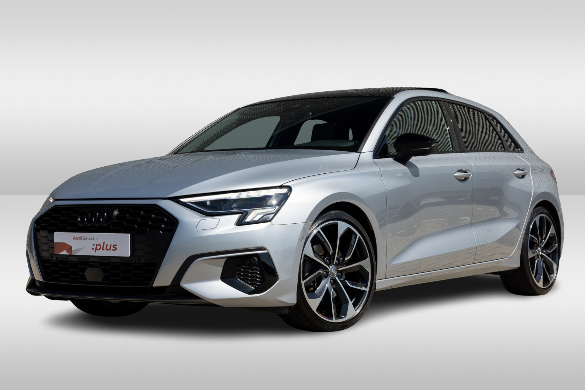 Audi A3 Sportback 35 TFSI 150PK S edition | 19 Inch | Apple Carplay |  Achteruitrijcamera | Panoramadak | Trekhaak |