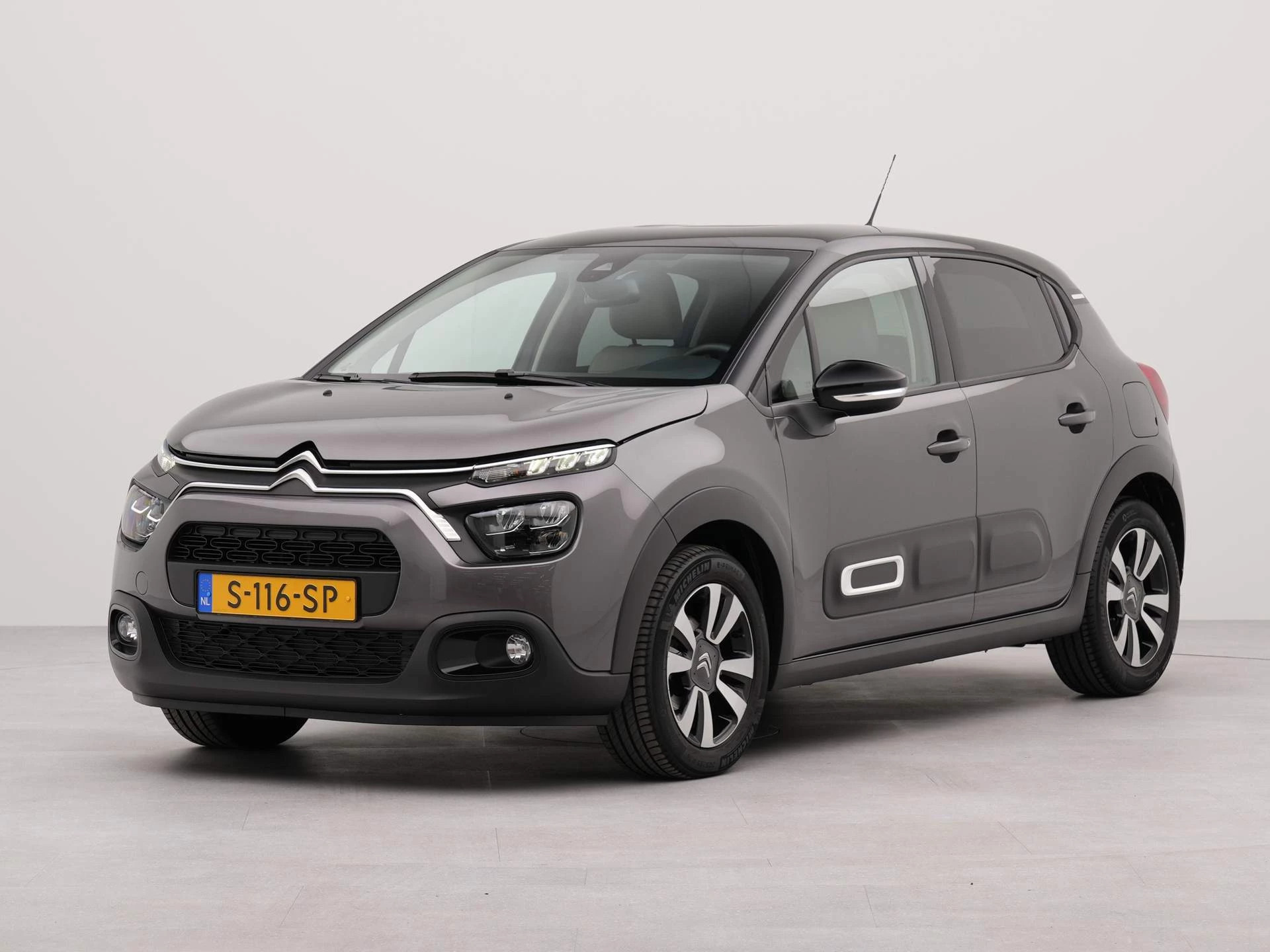 Citroën C3 1.2 PureTech Feel Edition | Navigatie by App | Airco | Parkeersensoren achter | Middenarmsteun |