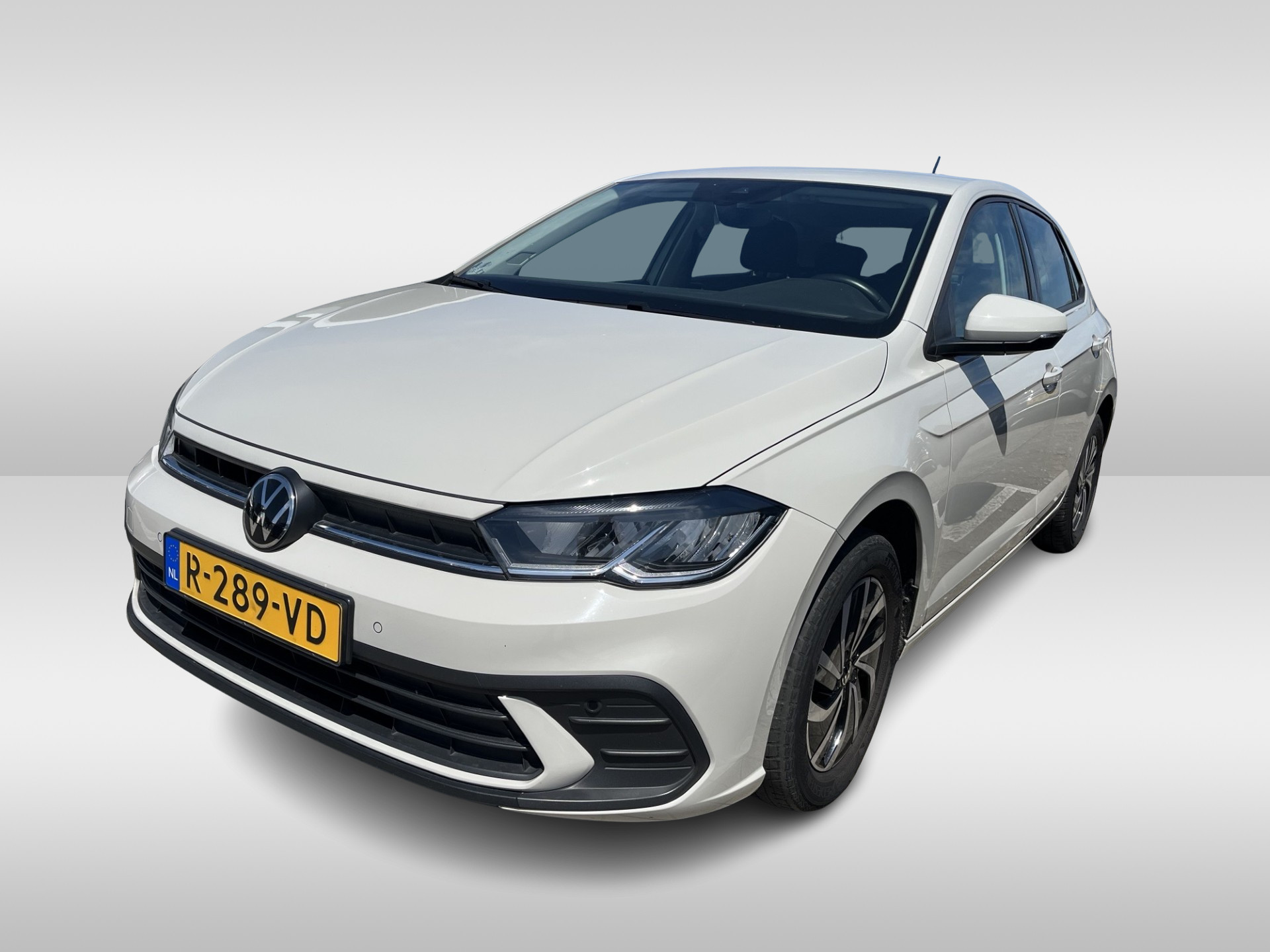 Volkswagen Polo 1.0 TSI Life Parkeersensoren / Airco / Navigatie by App-connect / Licht % Zicht / LM Velgen / Travel assist