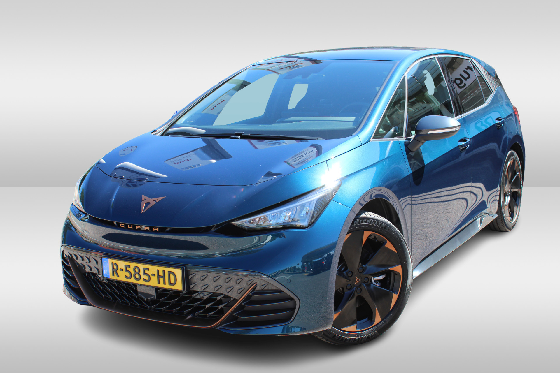 CUPRA Born Adrenaline One 62 kWh 204pk / Navigatie / Digital cockpit / LM 19 inch / Camera / Parkeersensoren