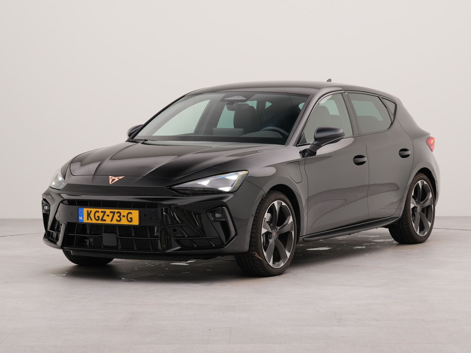 CUPRA Leon 1.5 TSI e-Hybrid Business | Apple carplay - Android auto | Achteruitrij camera | Parkeersensoren voor en achter | Wifi | Voorstoelen verwarmd | Spraakbediening | Leder verwarmd stuur |
