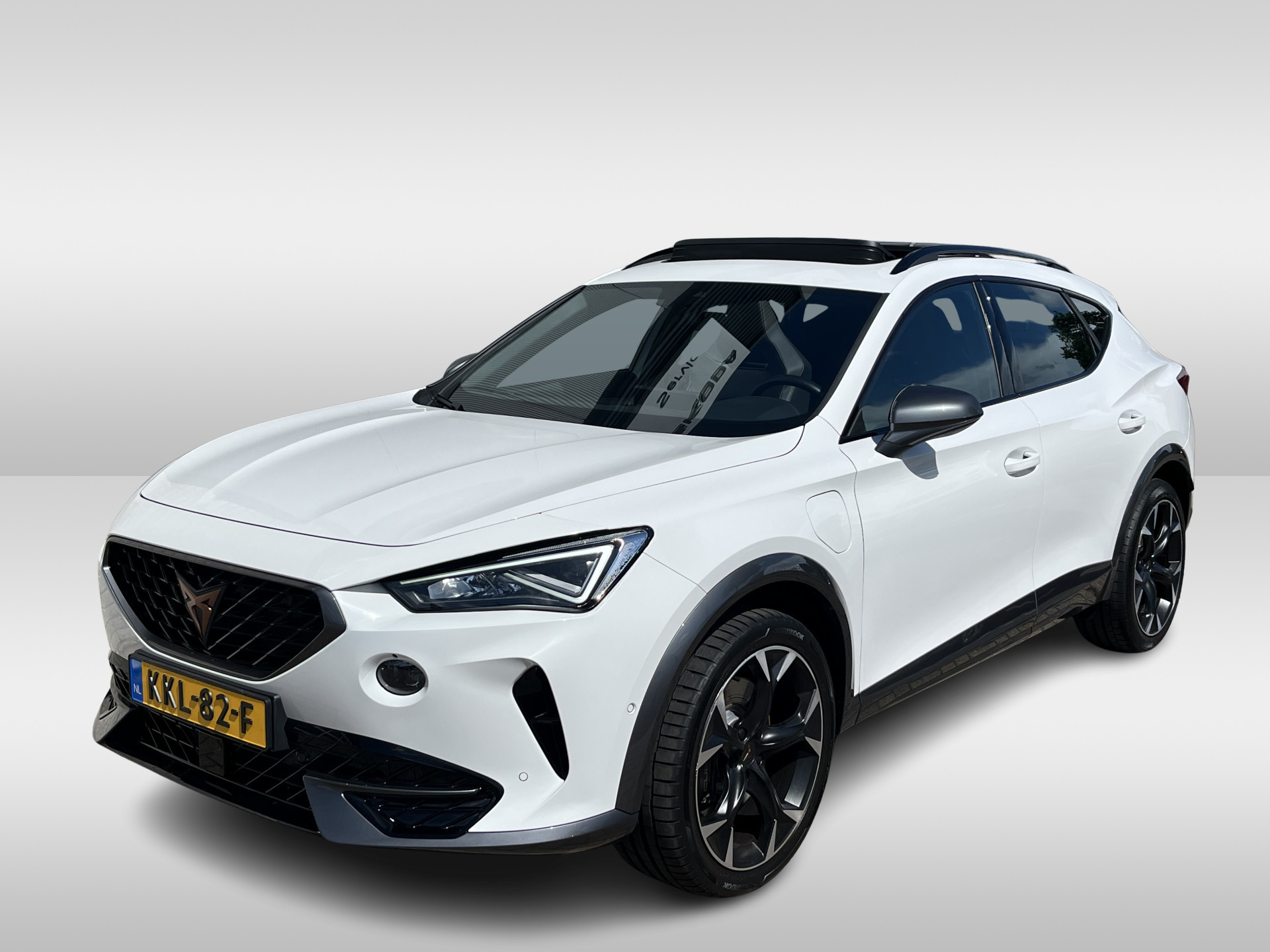 CUPRA Formentor 1.4 e-Hybrid VZ Performance / AUTOMAAT/ 245PK/ PANO/ ELEK.ACHTERKLEP/ PARK.SENSOREN V+A/ CAMERA/ DODEHOEK/ KEYLESS/ FULL LINK/ ACC/ STUURVERWARM./ DIGITAL DASH/ RIJ-MODI/ CLIMA/ DAB/ LED/ 19'' LMV