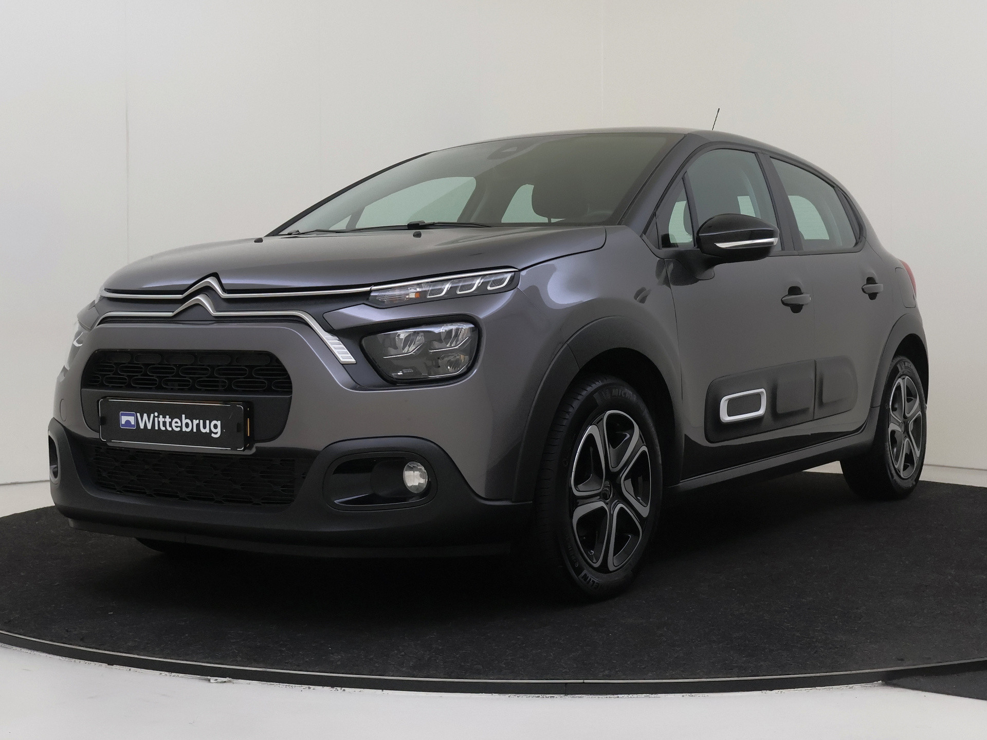 Citroën C3 1.2 PureTech Plus | Benzine | Handgeschakeld | Cruise control | Dimmende binnenspiegel |