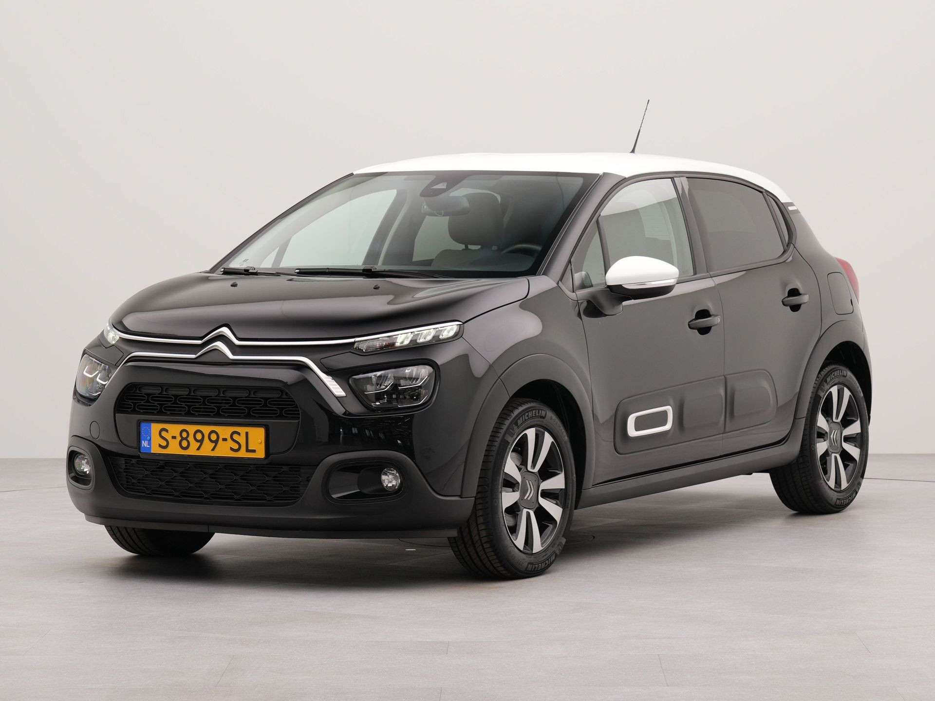 Citroën C3 1.2 PureTech Feel Edition | Apple carplay | Navigatie | Parkeersensoren achter | Bluetooth |
