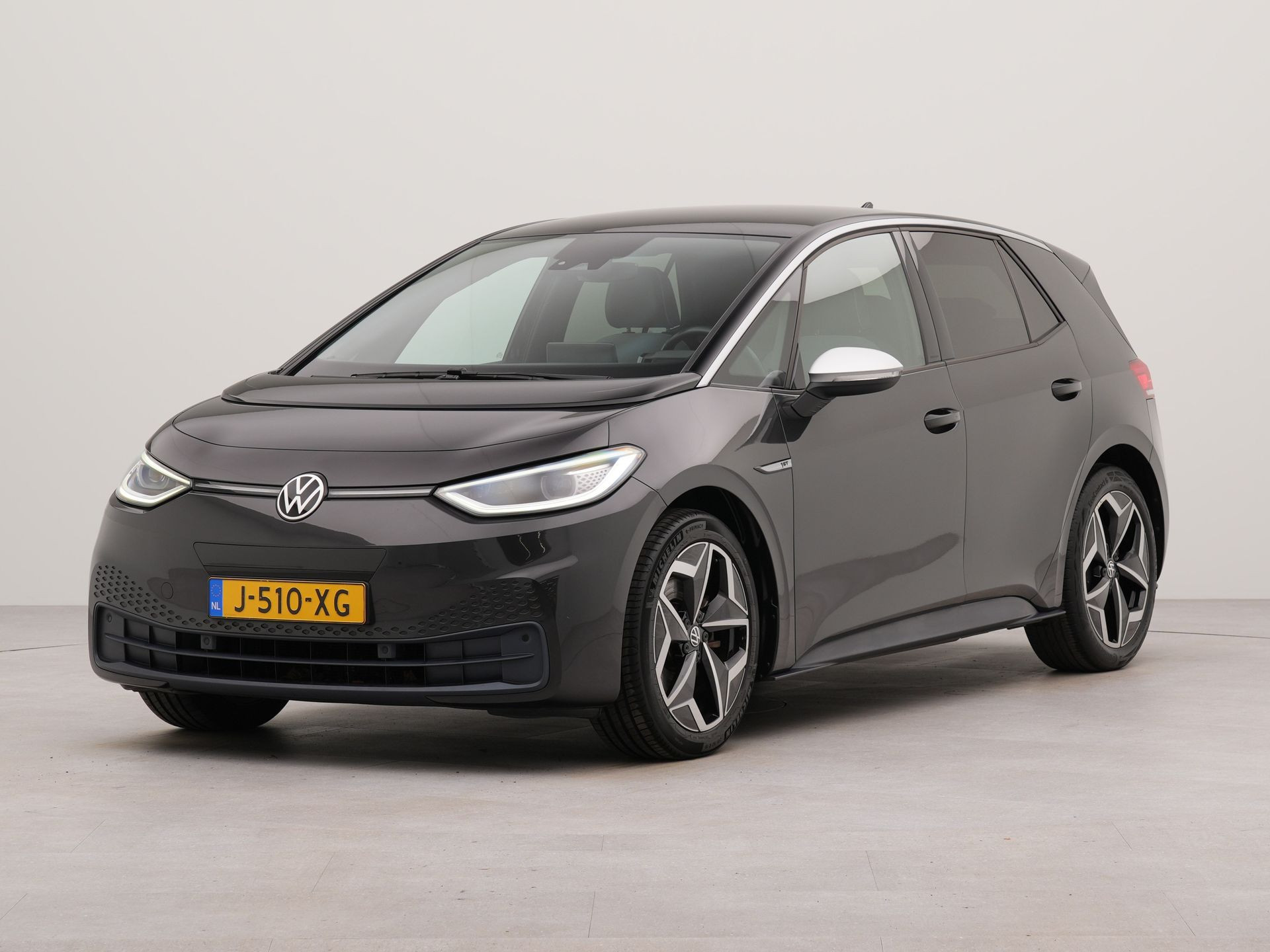 Volkswagen ID.3 First Plus 58 kWh | SoH 93,2% |  Apple Carplay | Navigatie | Parkeersensoren voor en achter | Voorstoelen verwarmd |  Achteruitrij camera | Wifi | Spraakbediening |
