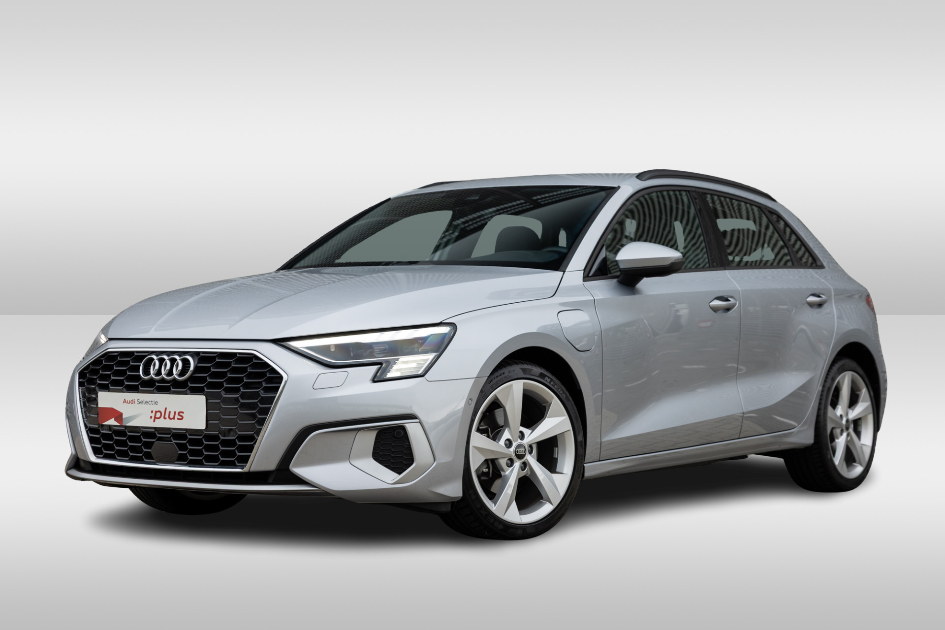 Audi A3 Sportback 40 TFSI e 204pk s-tronic Advanced | Camera | Parkeerassistent | 18