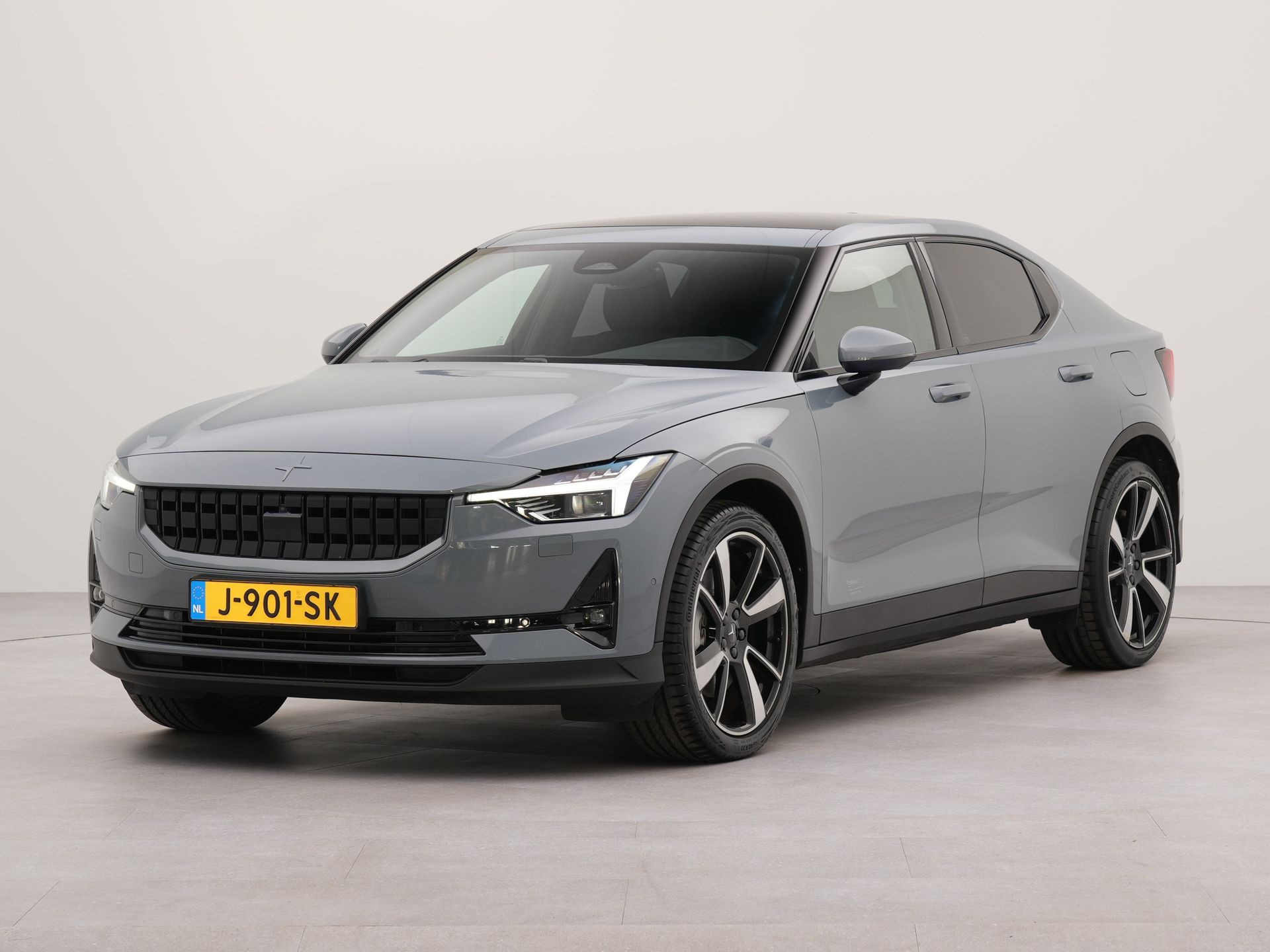 Polestar 2 Long Range Dual Motor Launch Edition 78kWh | Apple Carplay & Android Auto | Adaptive Cruise Control | Keyless Entry & Start | Navigatie | Stuurwiel en Voorstoelen Verwarmd |