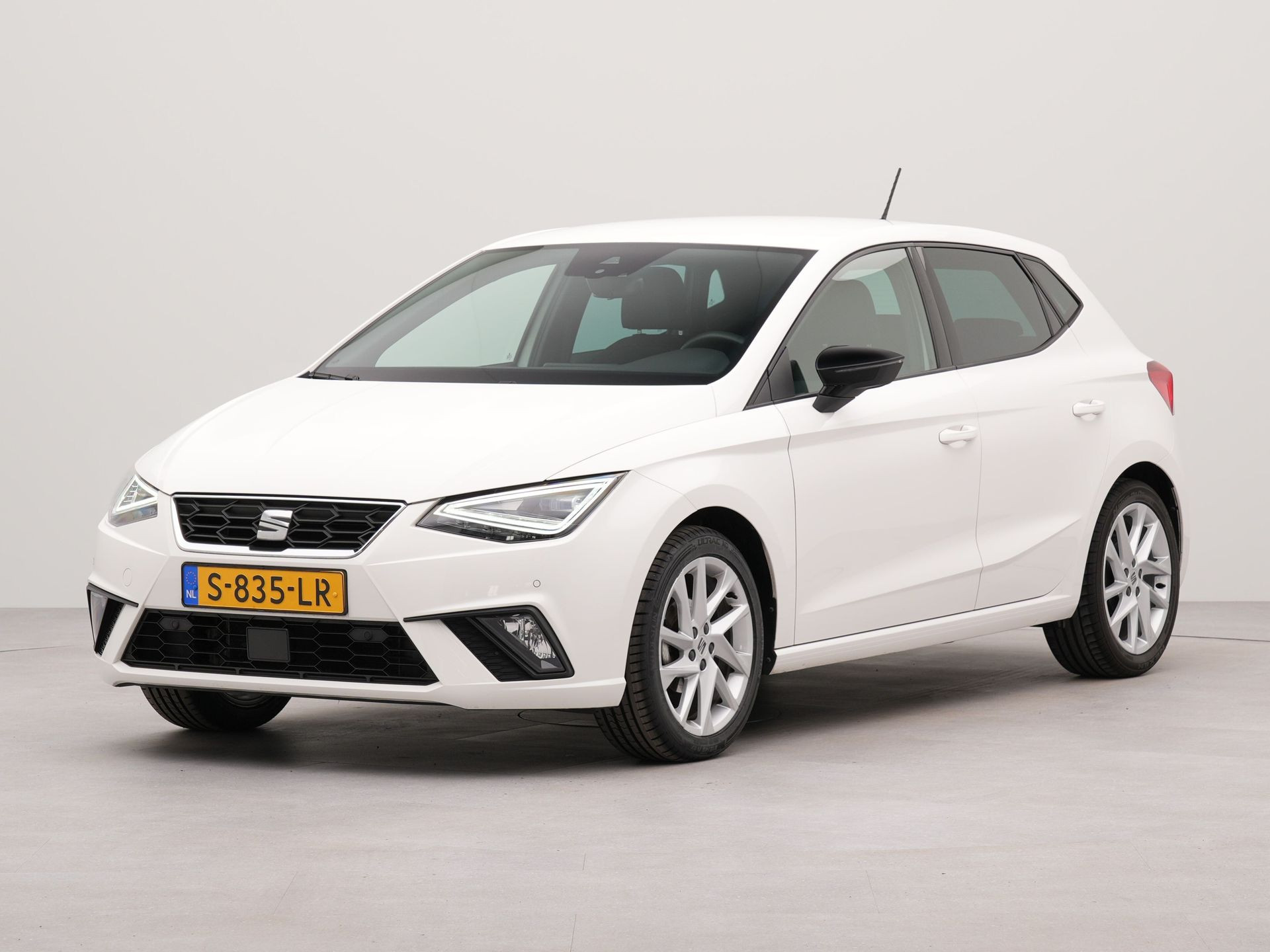 SEAT Ibiza 1.0 EcoTSI FR Business Intense | Apple carplay | Navigatie | Achteruitrij camera | Parkeersensoren voor en achter |