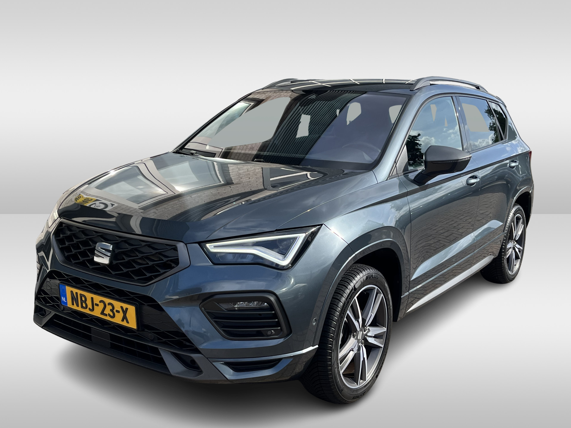 SEAT Ateca 1.5 TSI FR / AUTOMAAT/ TREKHAAK/ ACC/ PARK.SENSOR.V+A/ CAMERA/ FULL LINK/ STUUR+STOELVERWARM./ BEATS AUDIO/ DODEHOEK/ KEYLESS/ ELEK.ACHTERKLEP/ DIGITAL DASH/ RIJ-MODI/ NAVI/ DAB/ CLIMA/ LED/ 18'' LMV