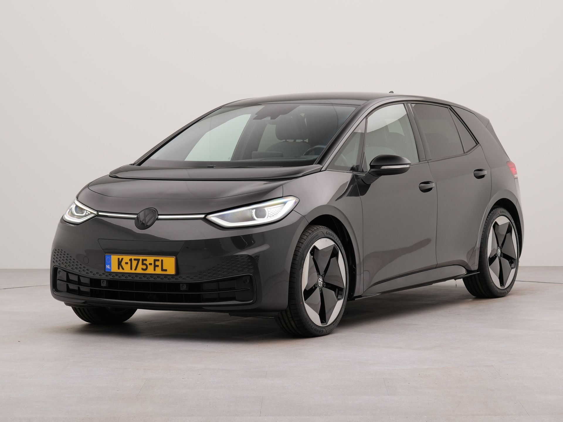 Volkswagen ID.3 First Max 58 kWh panorama dak | SoH 88,4 % | Apple Carplay | Panorama dak |  Spraakbediening | Navigatie |Achteruitrij camera | Wifi | Stuur verwarmd | Electr.bedienb voorstoelen |  Parkeersensoren voor en achter | Voorst