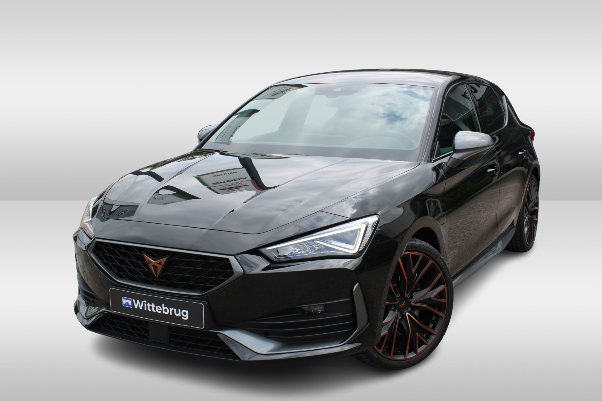 CUPRA Leon 1.4 e-Hybrid 245pk Performance DSG Automaat / Navigatie / LM 19 inch / Supersport stuur / Keyless / Digital cockpit