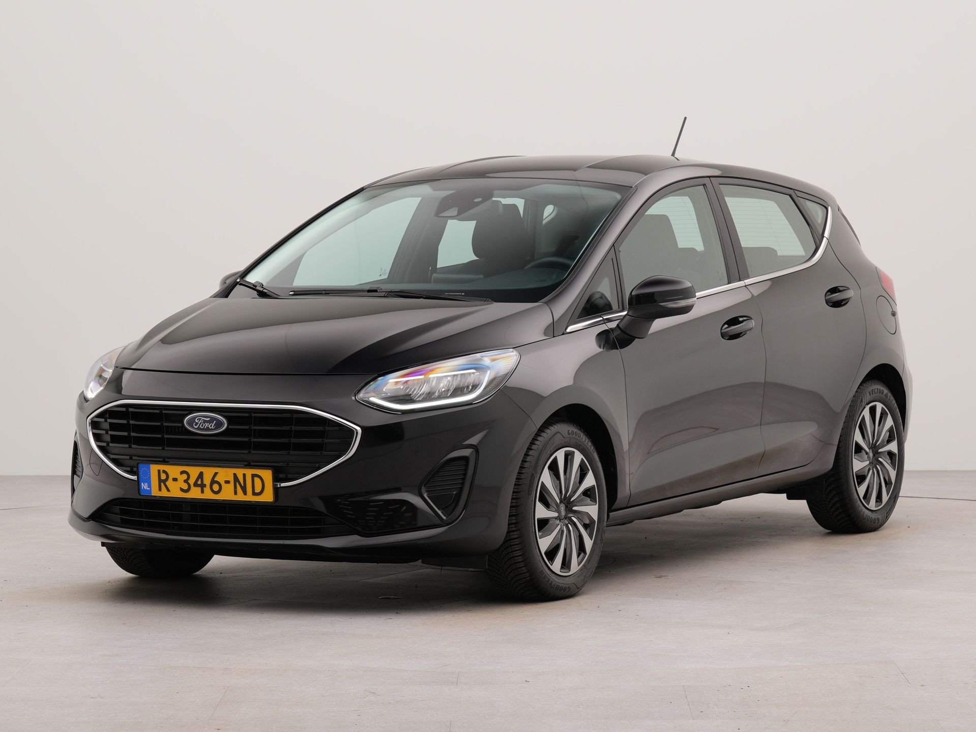 Ford Fiesta 1.0 EcoBoost Hybrid Titanium | Apple Carplay | Connected services | Bluetooth | Parkeersensoren achter | Spraakbediening |