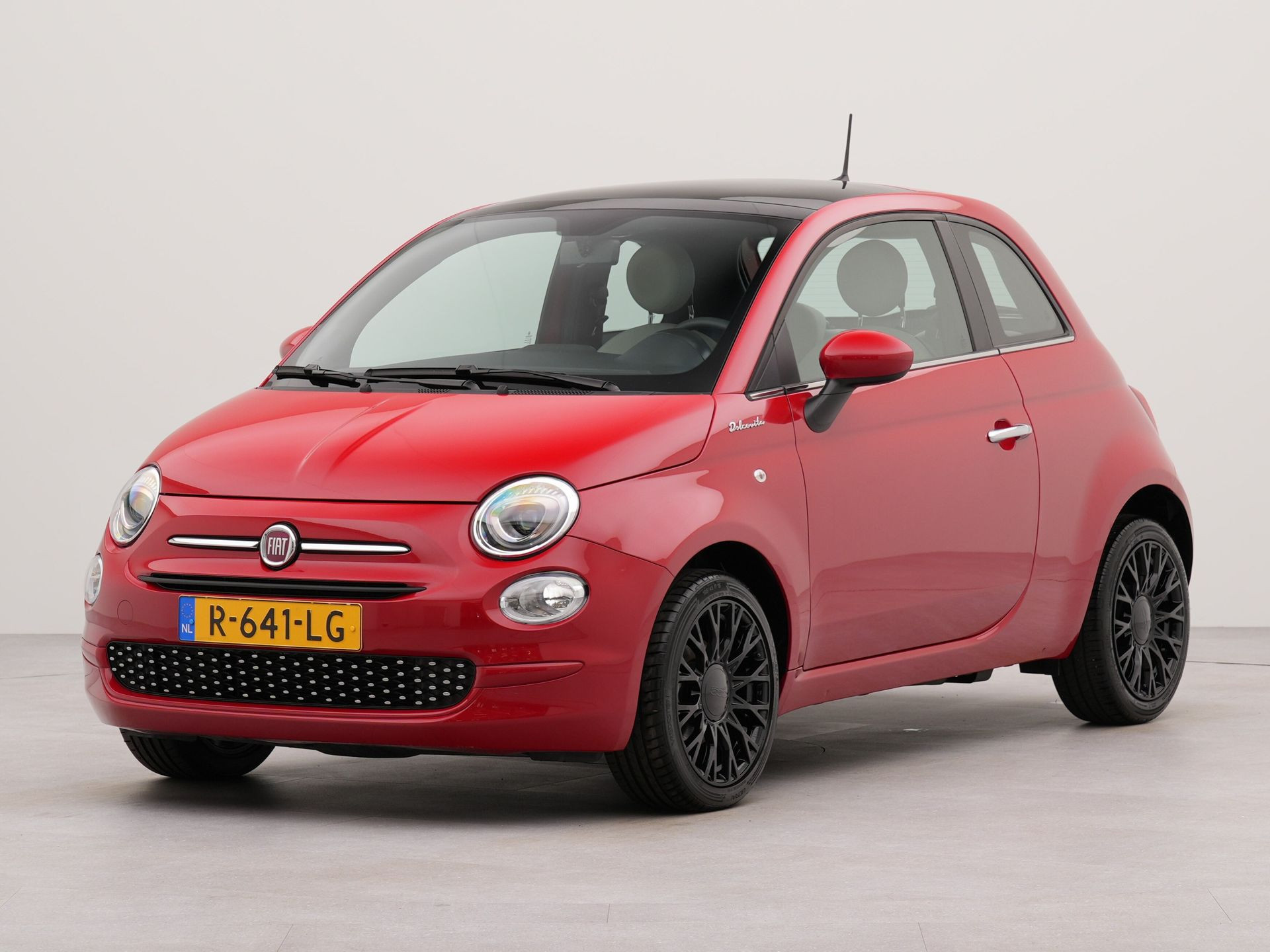 Fiat 500 1.0 Hybrid Dolcevita | Connected servces | Electr. schuif/kantel  Panorama dak met vast zonnescherm | Bluetooth |  Spraakbediening |