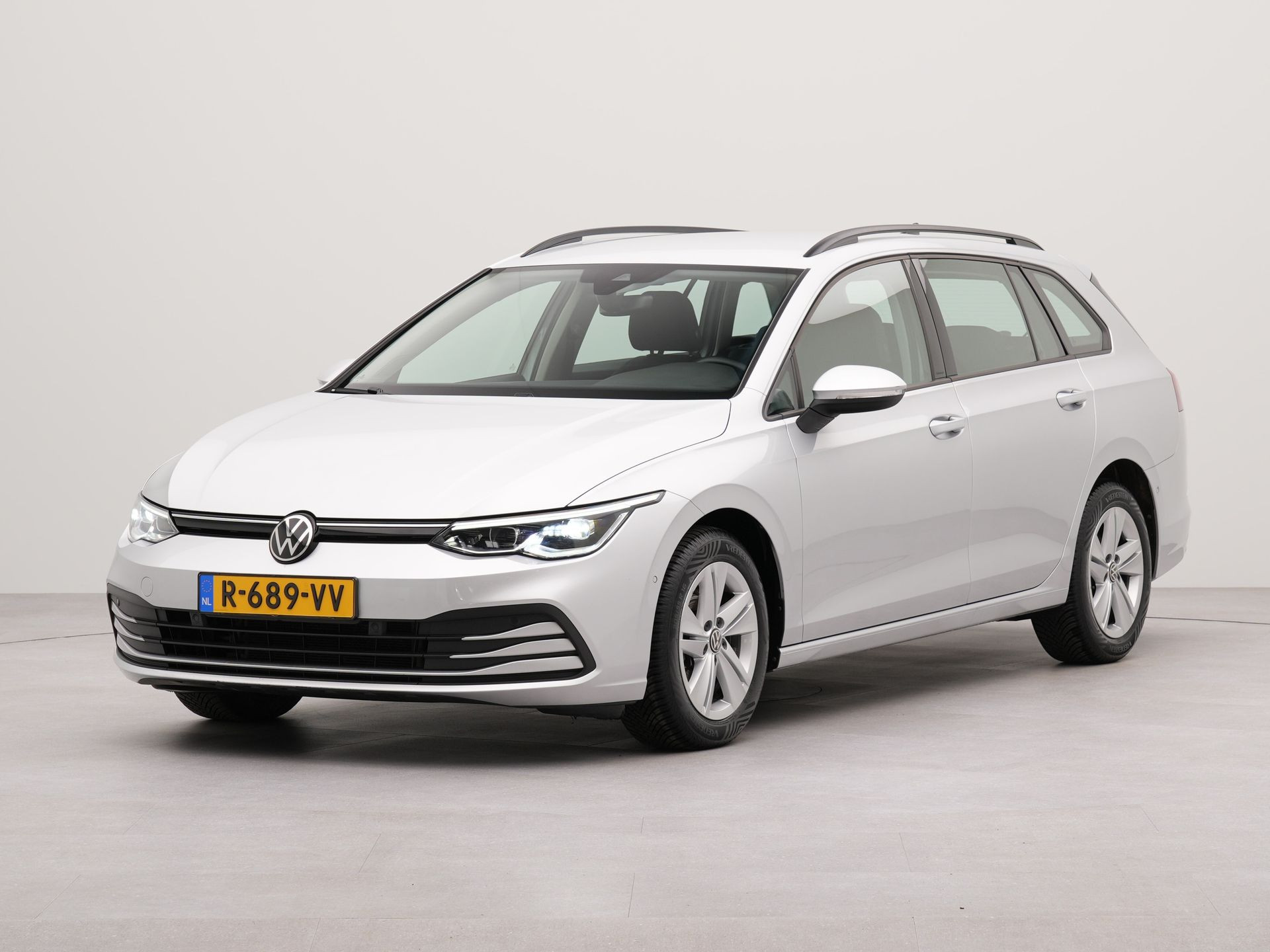 Volkswagen Golf Variant 1.0 TSI Life | Apple carplay | Navigatie | Voorstoelen verwarmd | Stuurwielverwarming | Spraakbediening | Adapt. cruisecontrol | Parkeersensoren voor en achter |