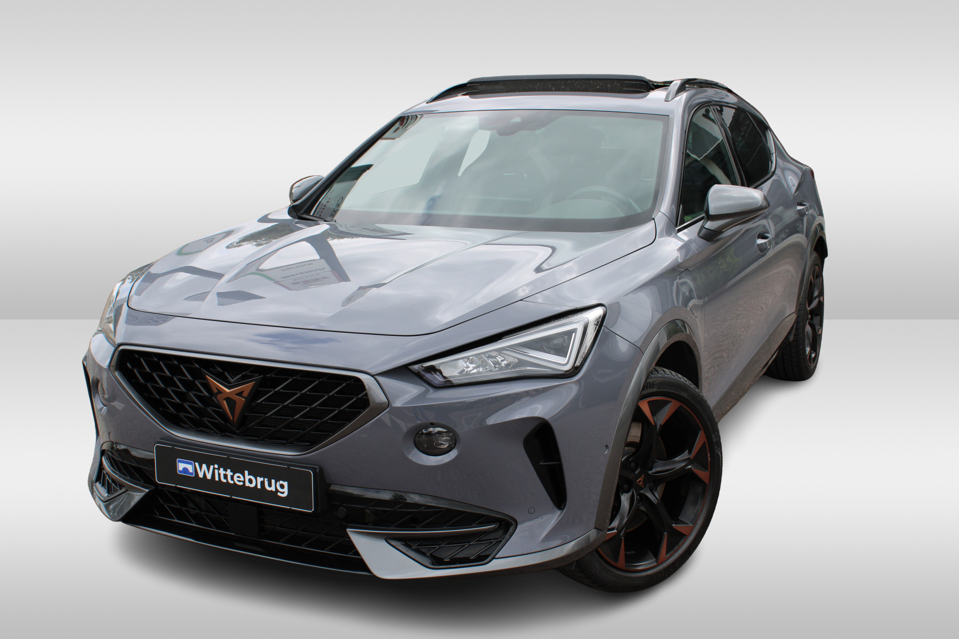 CUPRA Formentor 1.4 e-Hybrid 245pk VZ Performance DSG Automaat / Panoramadak / Stuur & Stoelverwarming / Camera / Beats Audio / LM 19 inch