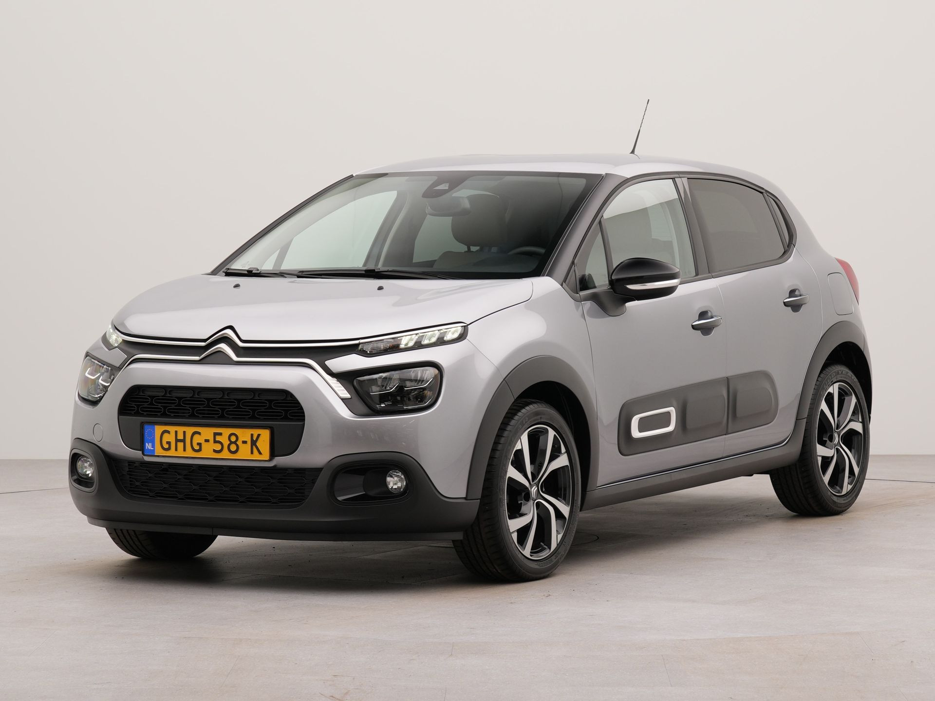 Citroën C3 1.2 PureTech Max | Apple carplay | Cruise control | Achteruitrij camera | Navigatie | Parkeersensoren  achter | Bluetooth | Connected services |