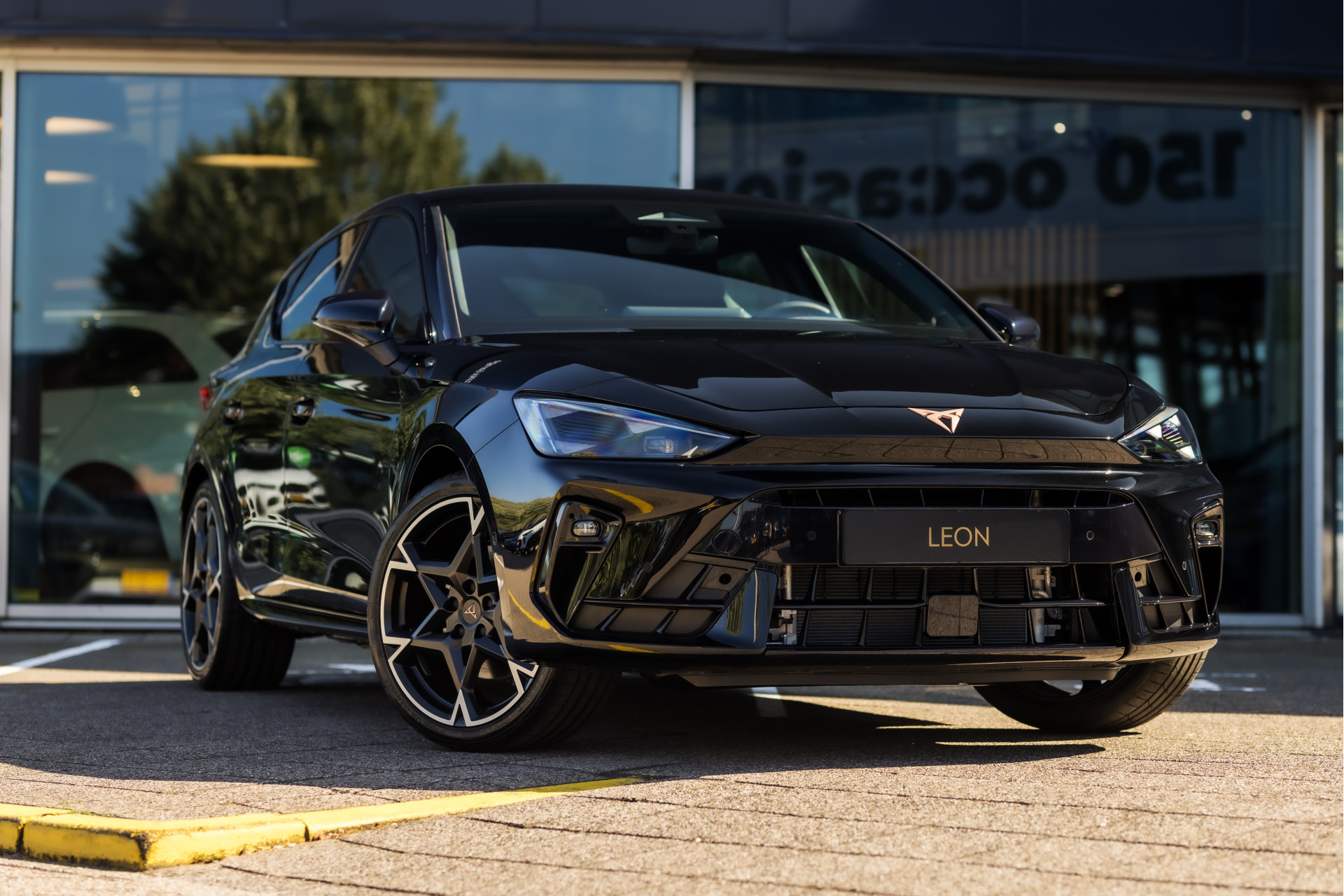 CUPRA Leon 1.5 TSI e-Hybrid Business NIEUW Sennheiser Audio - Elektrisch Verstelbare Bestuurdersstoel