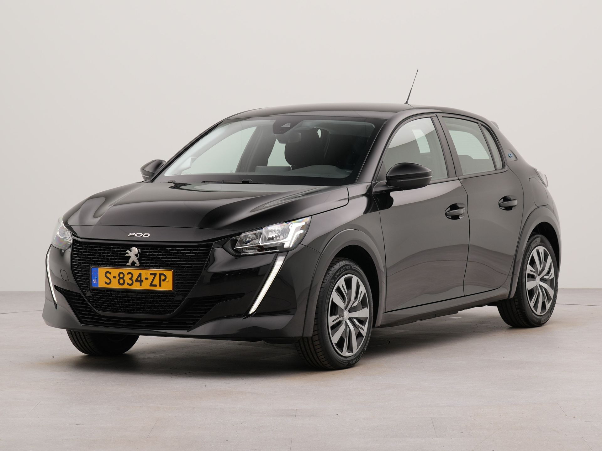 Peugeot e-208 EV Active 50 kWh | SoH 94,4% | Apple Carplay | Bluetooth | Parkeersensoren achter |