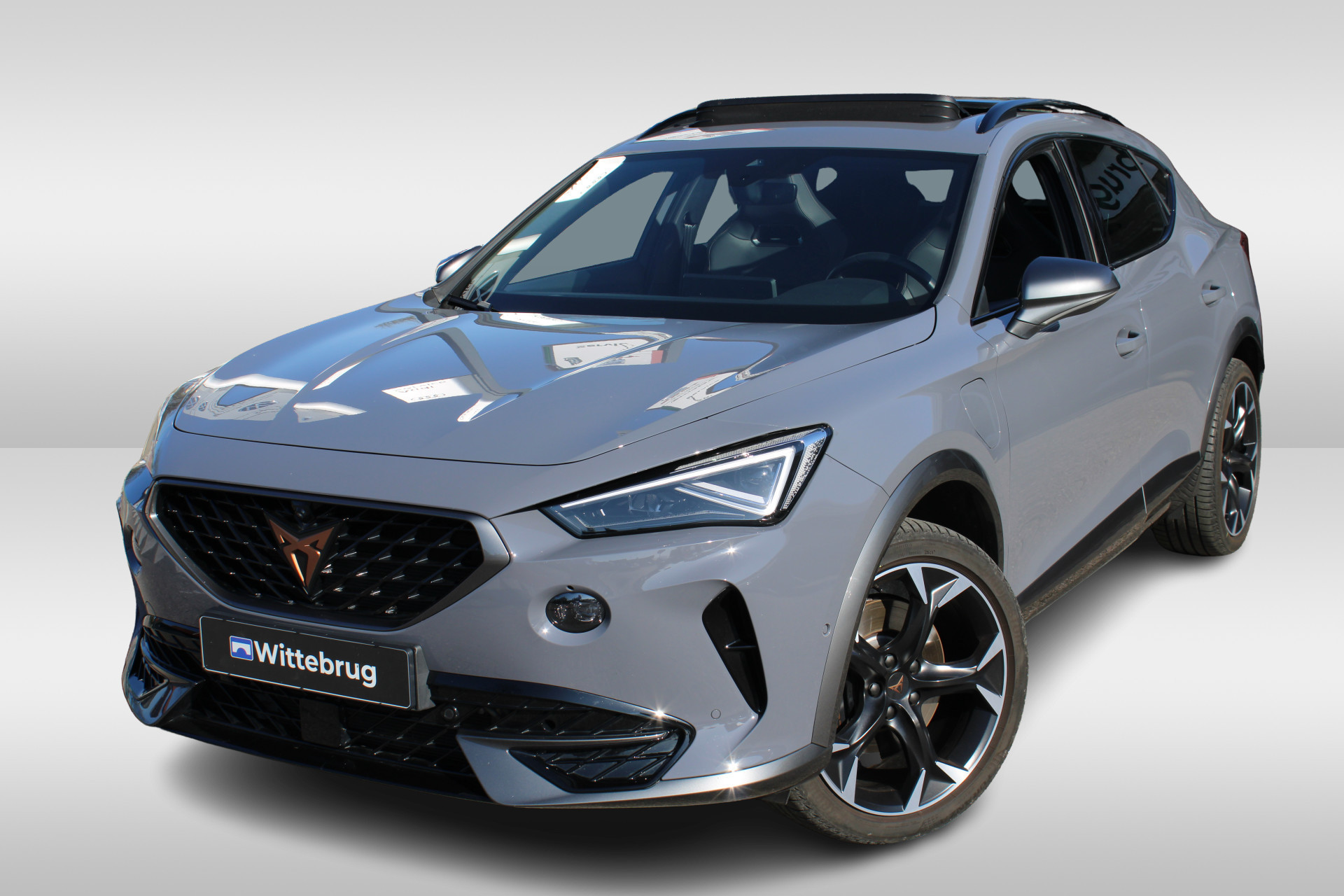 CUPRA Formentor 1.4 e-Hybrid VZ 245pk Black Edition DSG Automaat / Panorama dak / Leder / Navigatie / LM 19 inch / Elektr klep / 360 camera / Wegkl trekhaak