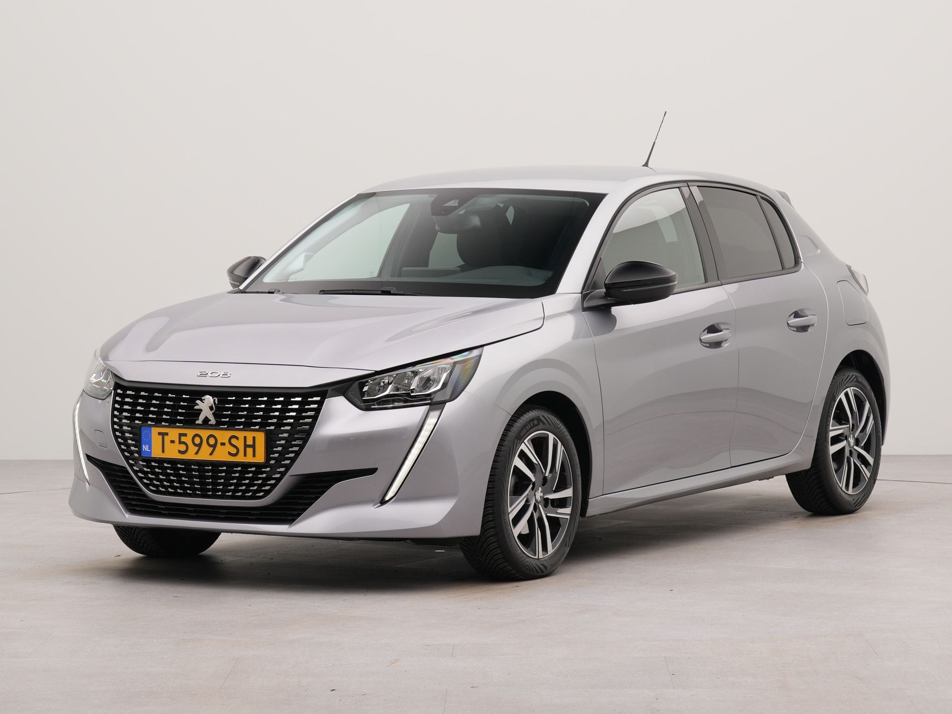 Peugeot 208 1.2 PureTech Allure Pack | Apple Carplay | Achteruitrij camera | Cruise control | Navigatie | Parkeersensoren achter |