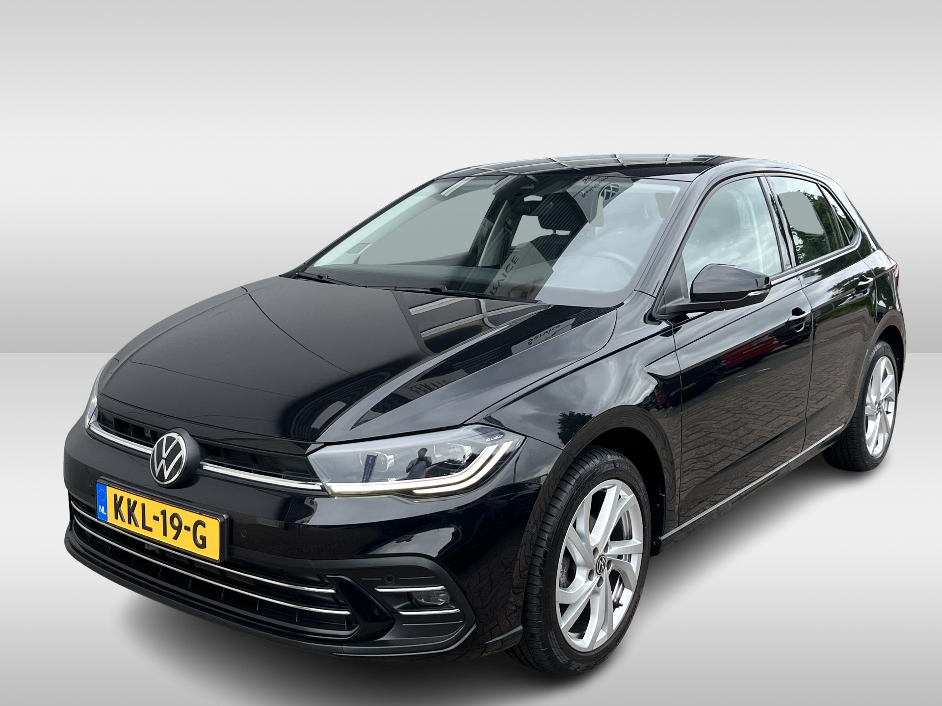 Volkswagen Polo 1.0 TSI Style / AUTOMAAT/ ACC/ APP-CONNECT/ DODEHOEK/ STOELVERWARMING/ PARKEER SENSOREN V+A/ DIGITAL DASH/ NAVI/ DAB/ AIRCO/ LED/ 16'' LMV