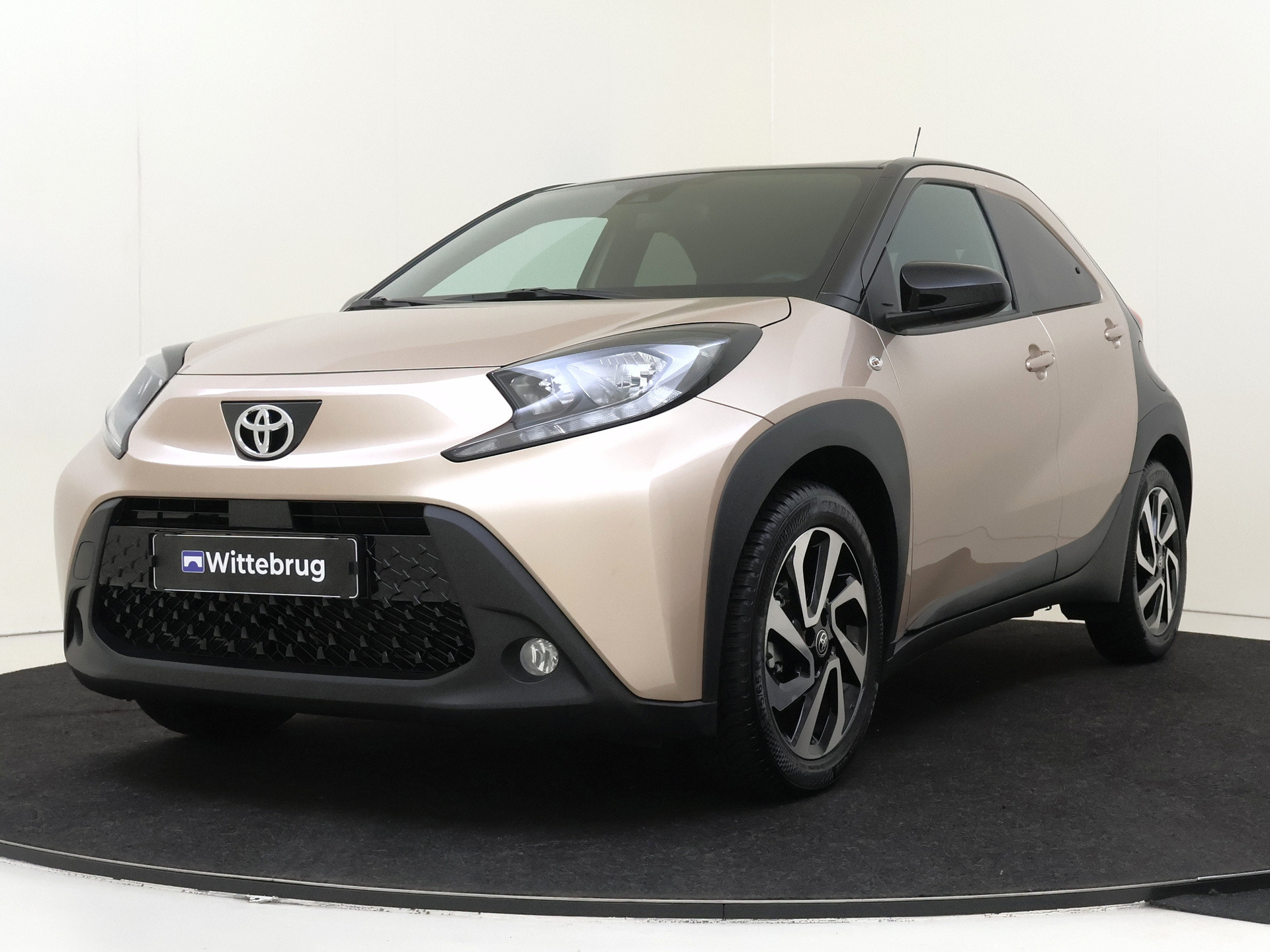 Toyota Aygo X 1.0 VVT-i MT Pulse | Camera | Carplay | Stoelverwarming | 17 INCH MET ALL SEASON BANDEN!!