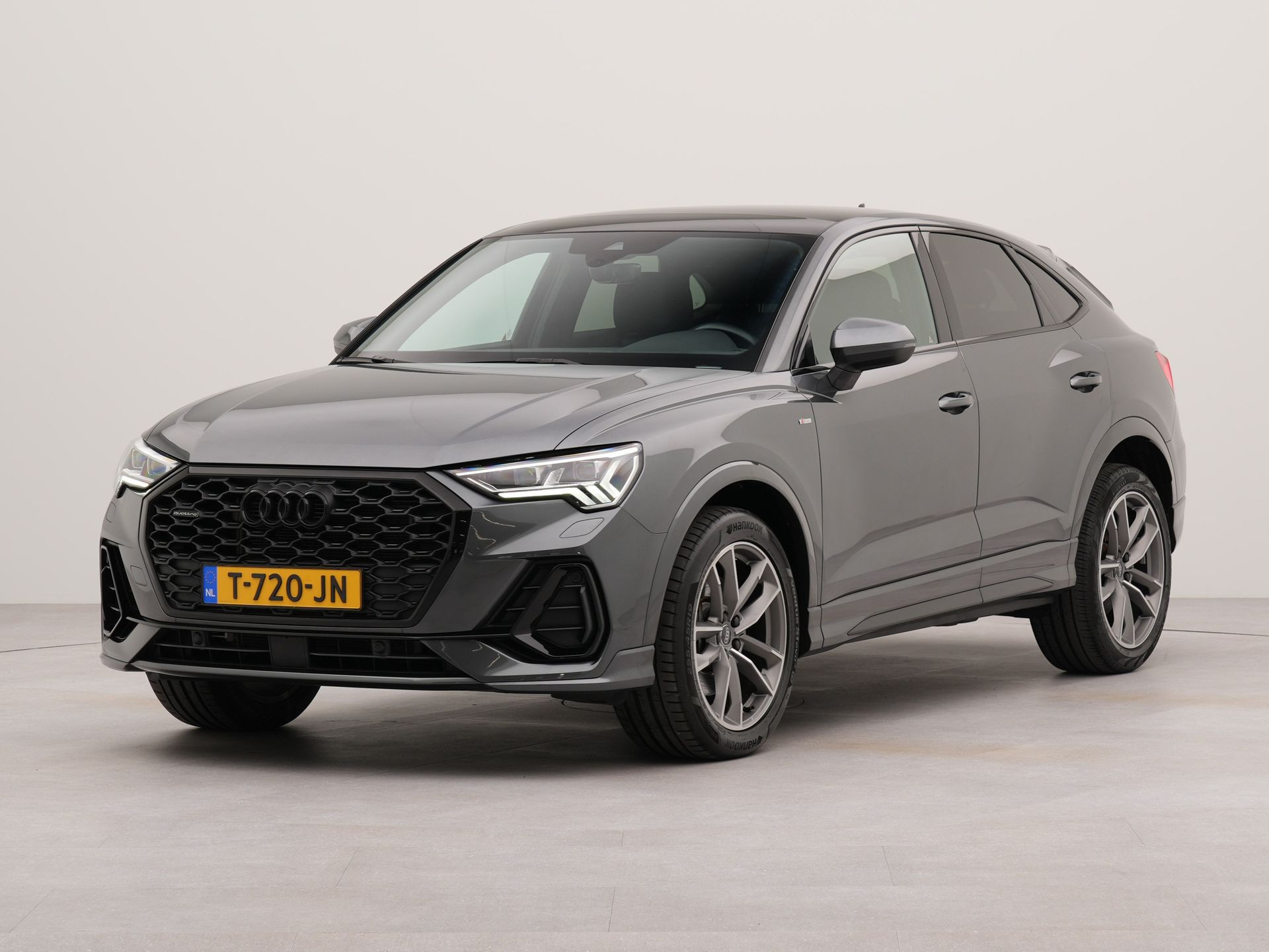 Audi Q3 Sportback 40 TFSI quattro S Edition | Apple Carplay | Electr.schuif panorama dak | Electr.bedienb voorstoelen | Navigatie | Achteruitrij camera | Parkeersensoren achter | Wifi | Cruisecontrol |