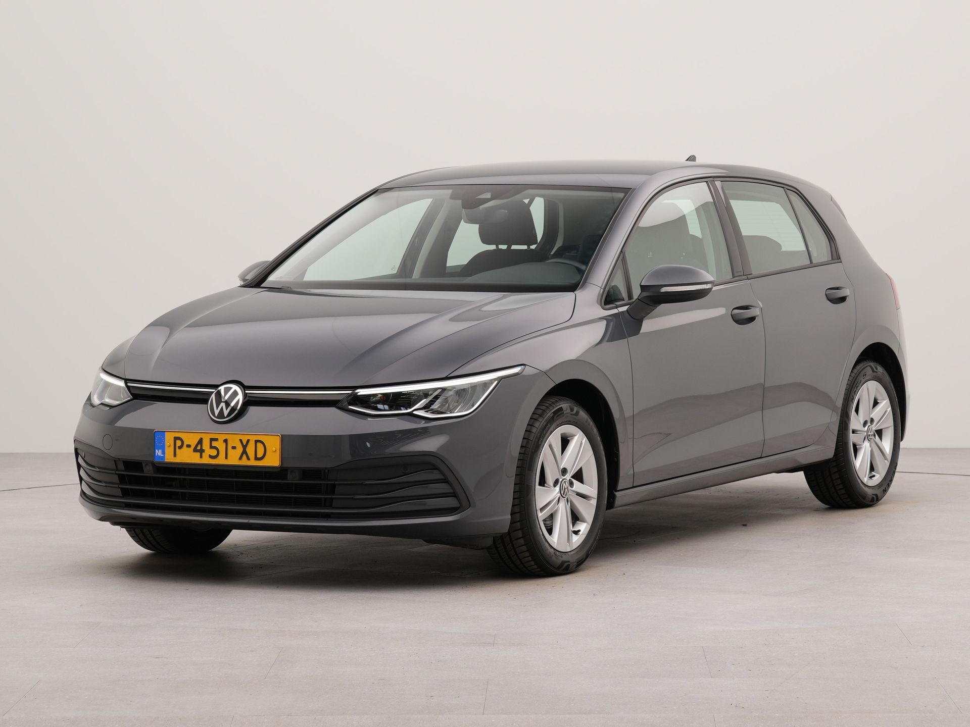 Volkswagen Golf 1.0 eTSI Life | Apple Carplay | Navigatie | Achteruitrij camera | Cruise control | Parkeersensoren voor en achter | Reservewiel |