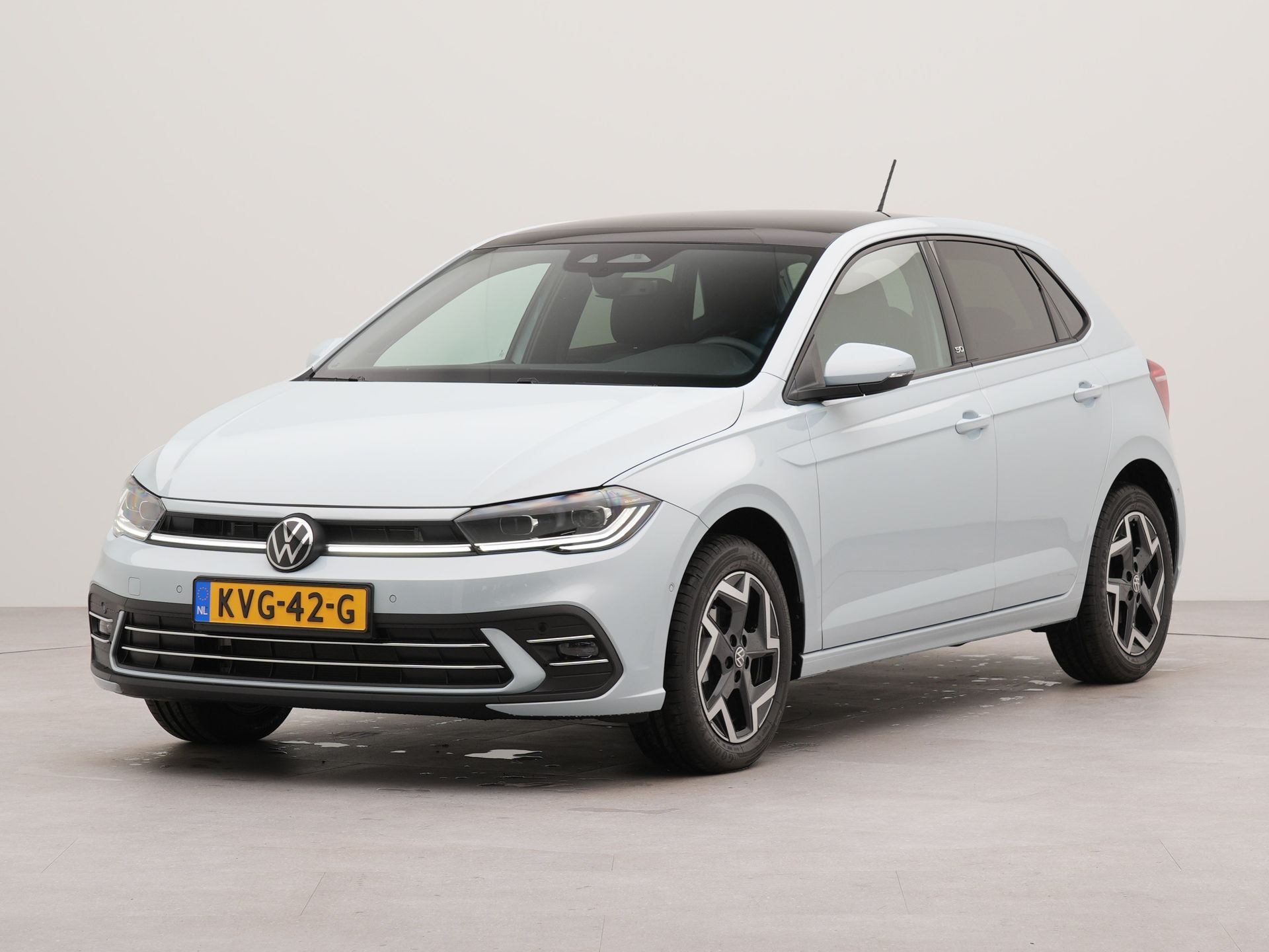 Volkswagen Polo 1.0 TSI Edition 50 Automaat | Apple carplay - Android auto | Digital Cockpit Pro | Electr. panoramisch schuif/kantel dak | Navigatie | Parkeersensoren voor en achter | Voorstoelen verwarmbaar | keyless entry/start |
