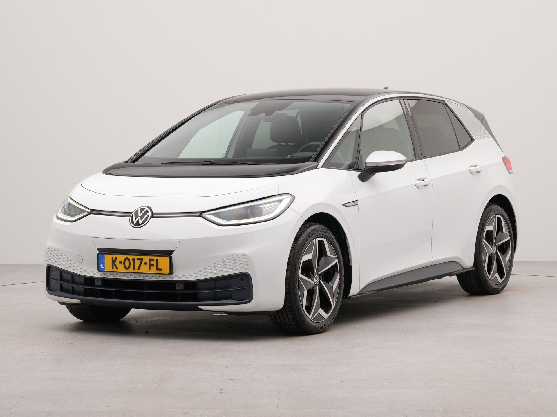 Volkswagen ID.3 First Plus 58 kWh incl afneembare trekhaak | SoH 94,5 % | Apple Carplay | Navigatie | Achteruitrij camera | Parkeersensoren voor en achter | Wifi | Spraakbediening | Voorstoelen verwarmd | Afneembare trekhaak |