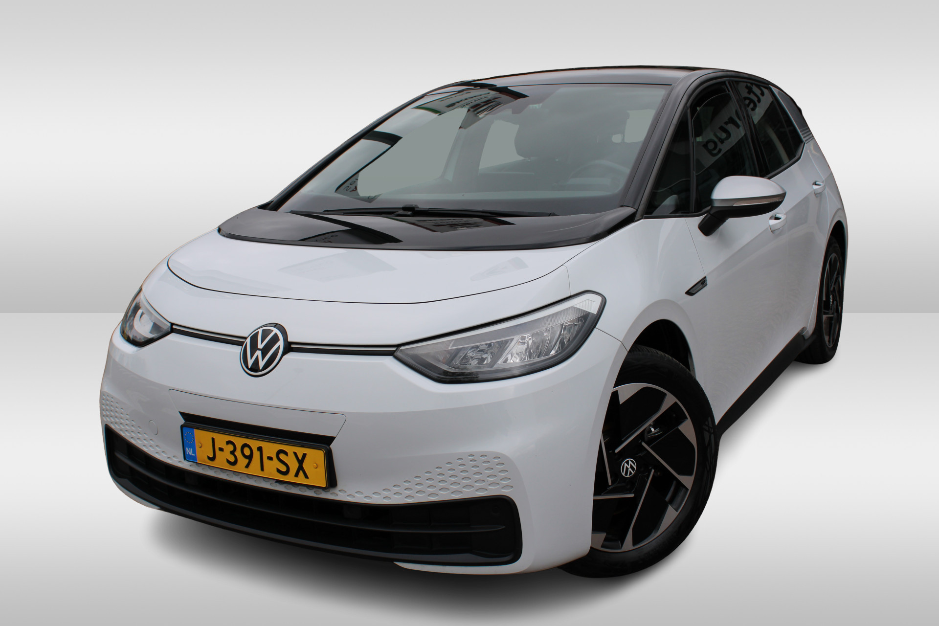 Volkswagen ID.3 First 58 kWh 204pk / Navi / Parkeersensoren v+a / LM 18'' / App Connect