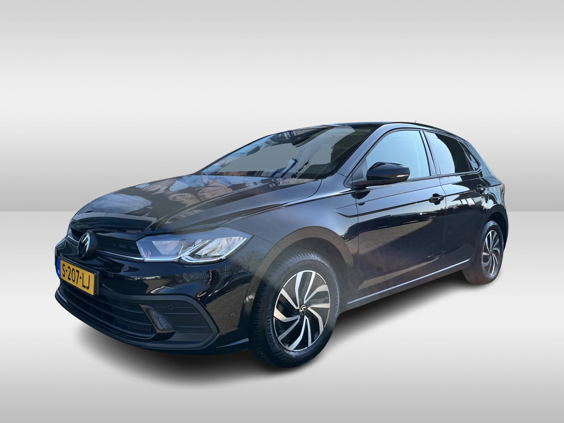 Volkswagen Polo 1.0 TSI Life / Travel Assist / Getint glas / PDC / Elect. Spiegels / Draadloze Lader / 15 Inch / Navigatie